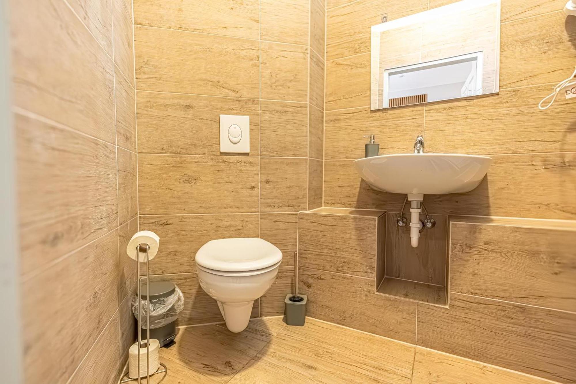 Wiener Stadthalle Boutique - Ideal For Couples *