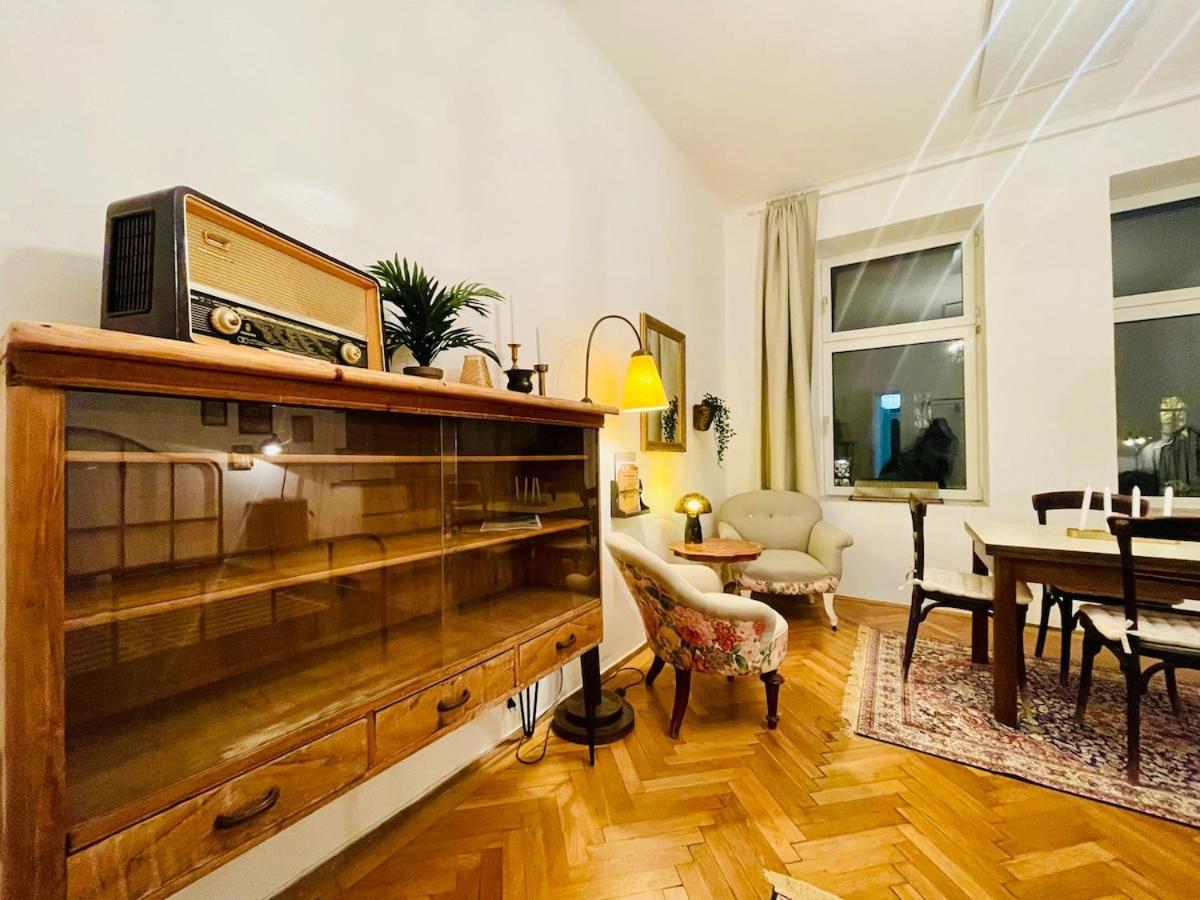Apartment In Quiet Location Near Center *