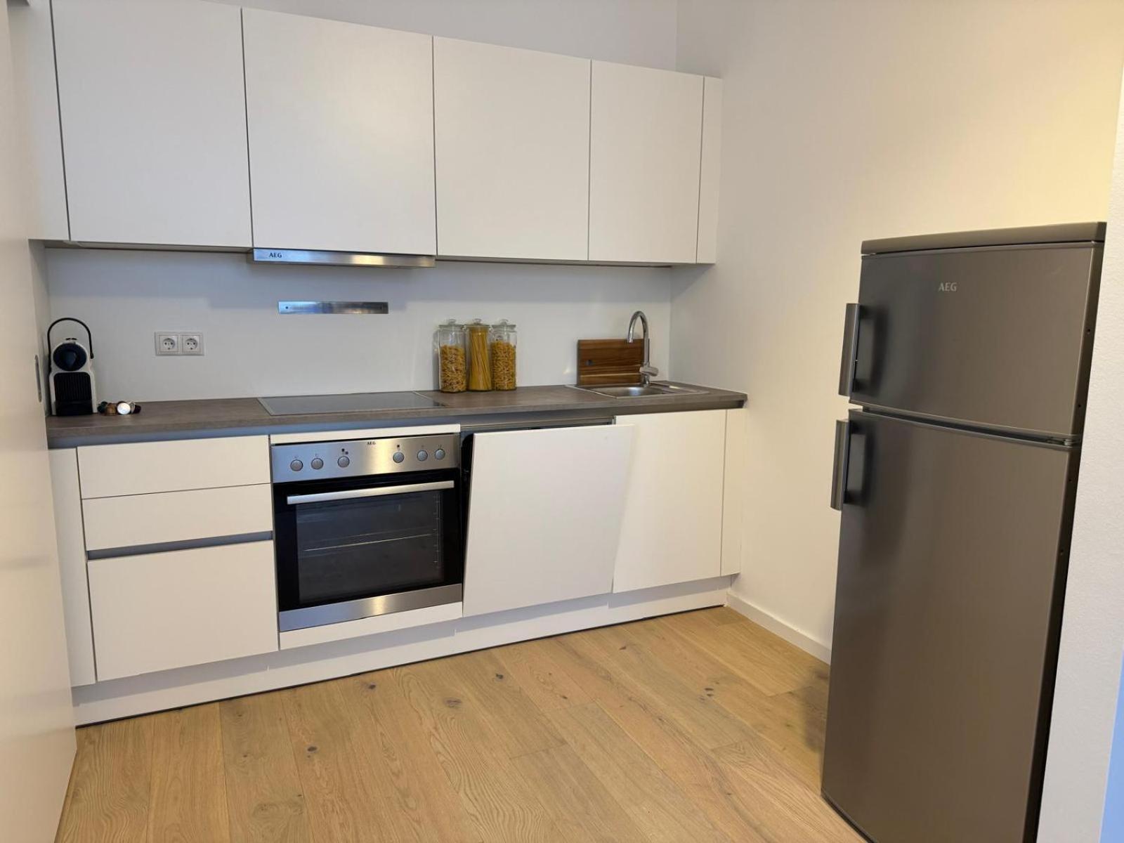 Train Station, Kahlenberg, Historic, Danube - Axara Housing Fhg 20 Apartment