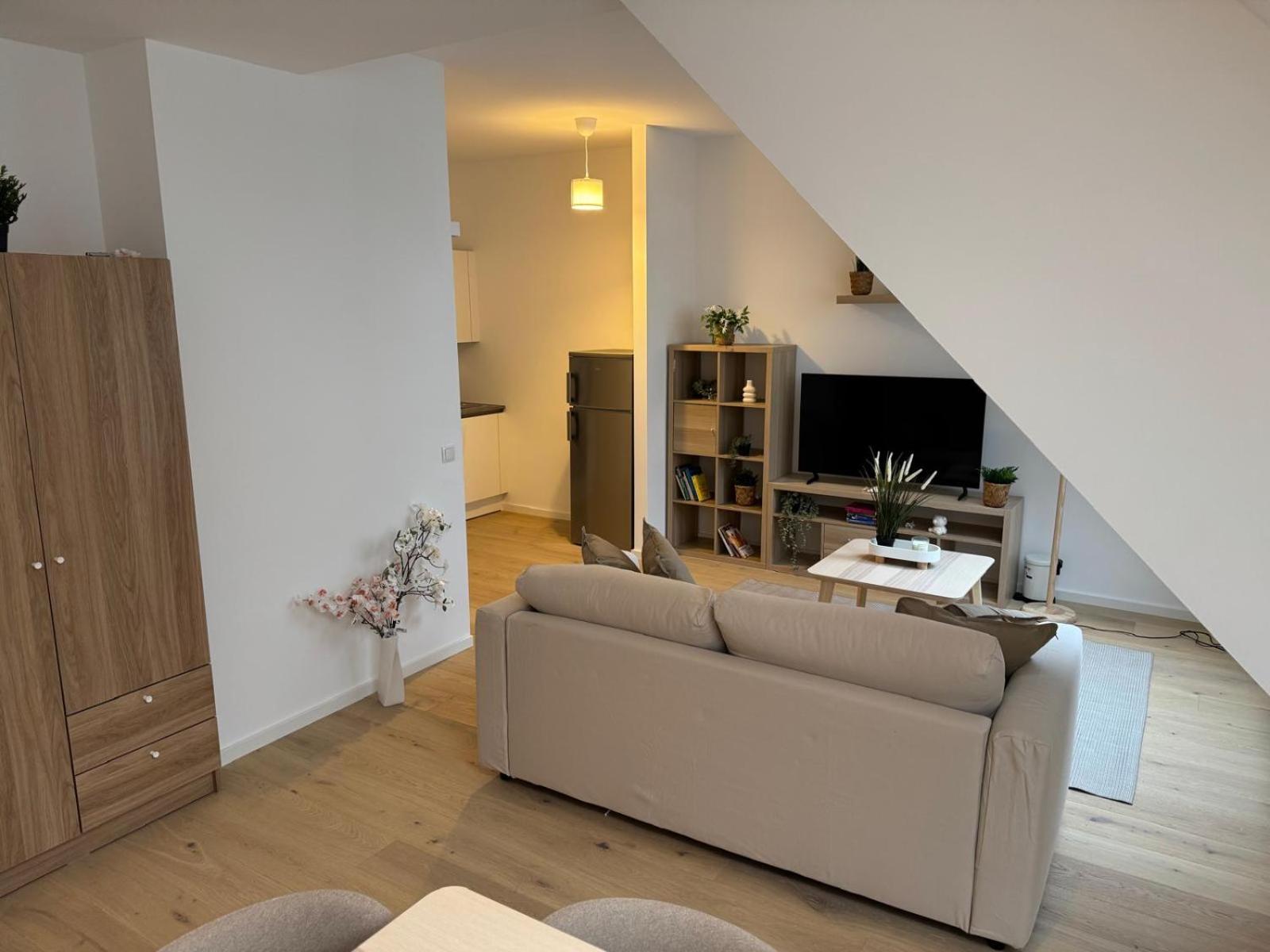 Train Station, Kahlenberg, Historic, Danube - Axara Housing Fhg 20 Apartment *