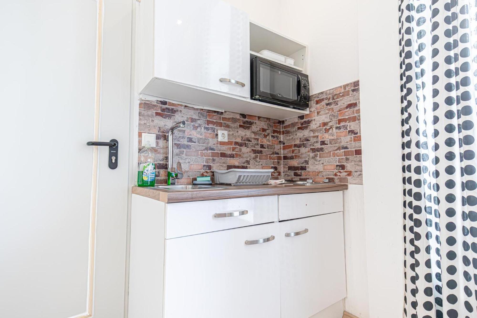 Sleek - Suitable For Longstays Apartment