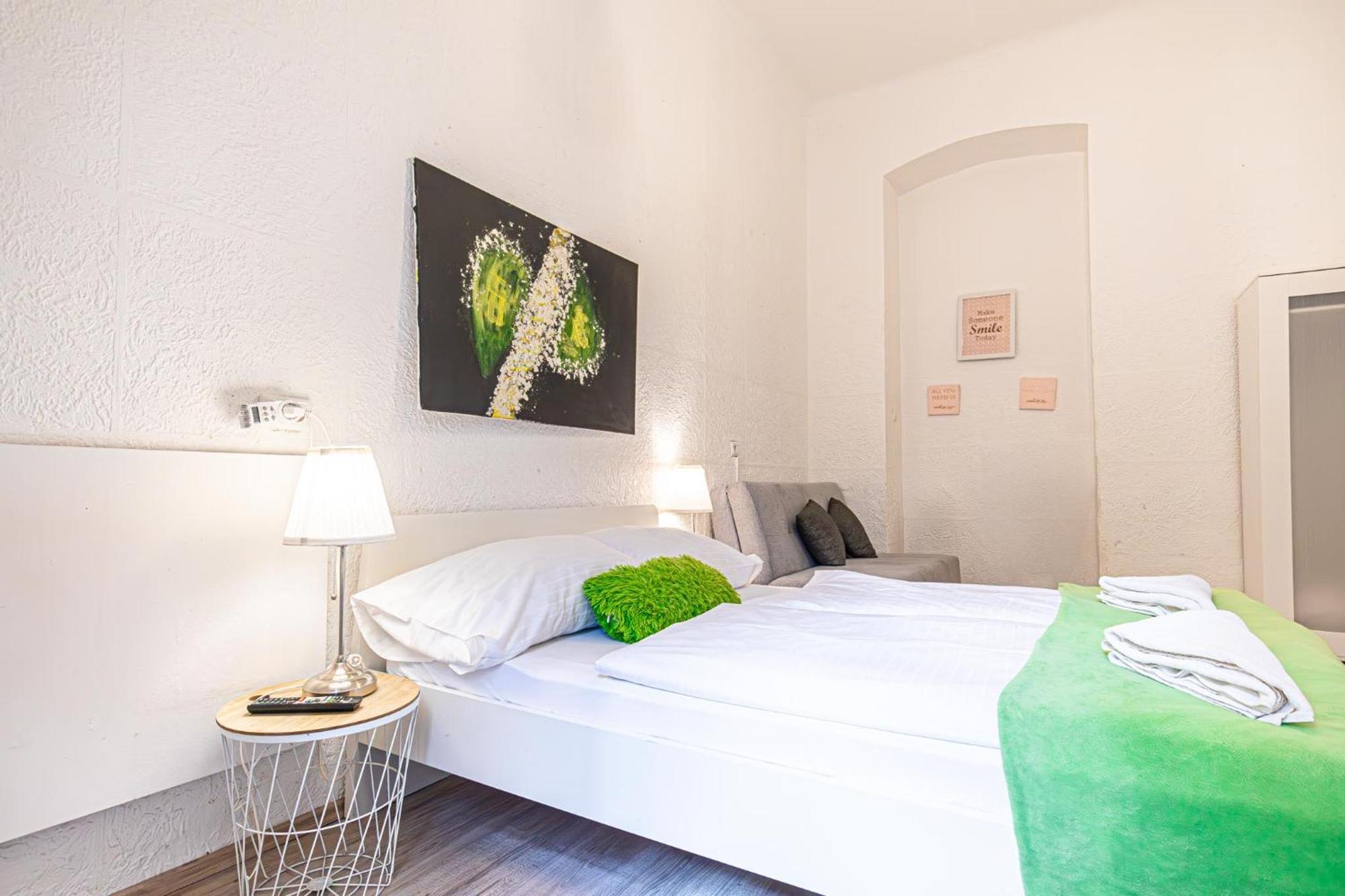 Apartment Simple W Full Kitchen Wiener Stadthalle