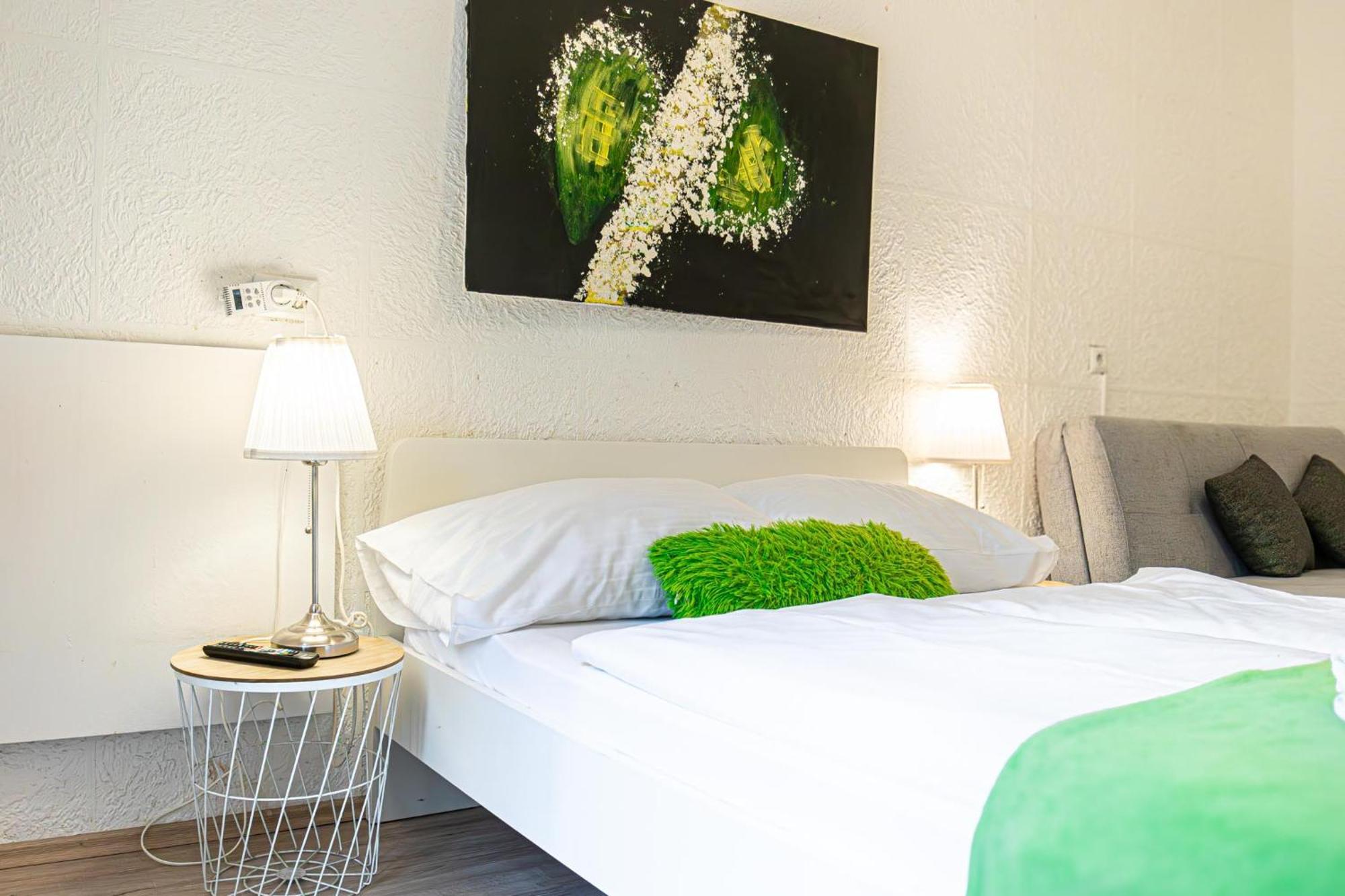 Apartment Simple W Full Kitchen Wiener Stadthalle *