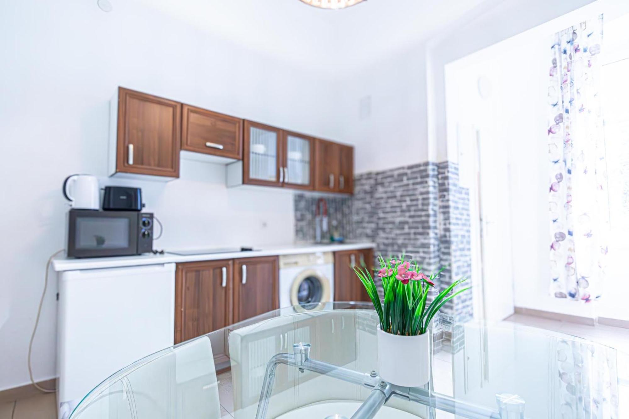 Simple W Full Kitchen Wiener Stadthalle Apartment Wien