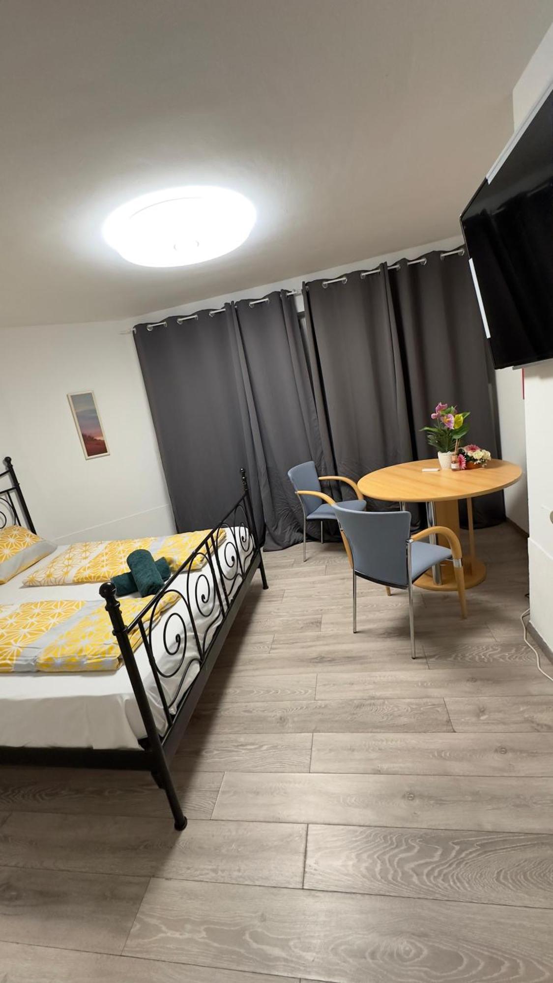 Exquisite In Shared With Garden & Parking *