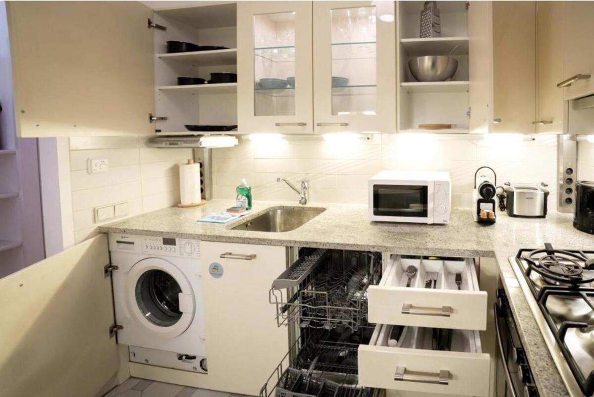 Premium Classical With Free Parking Apartment