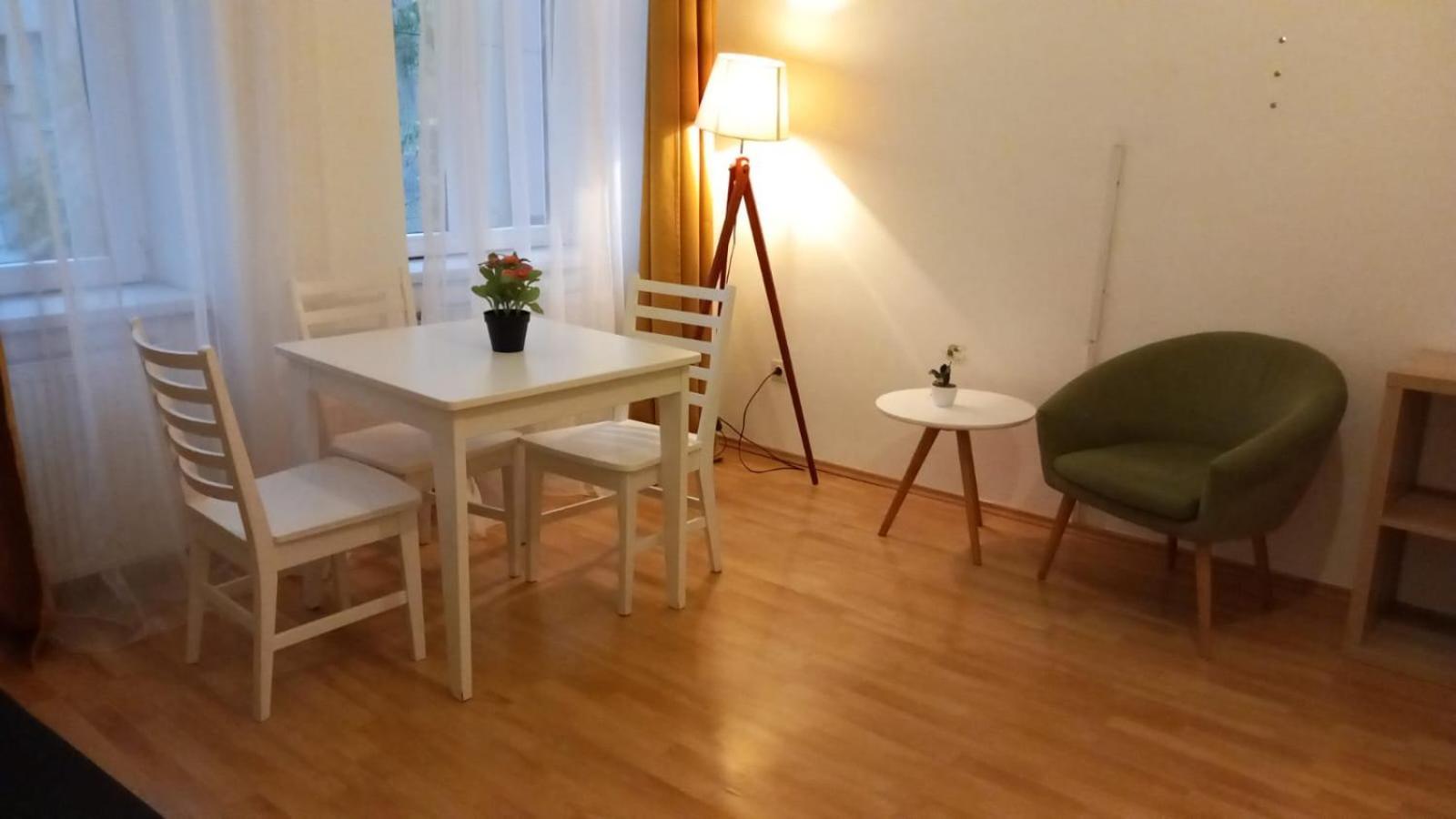 Quiet Comfort: 1 Bedroom With Style *