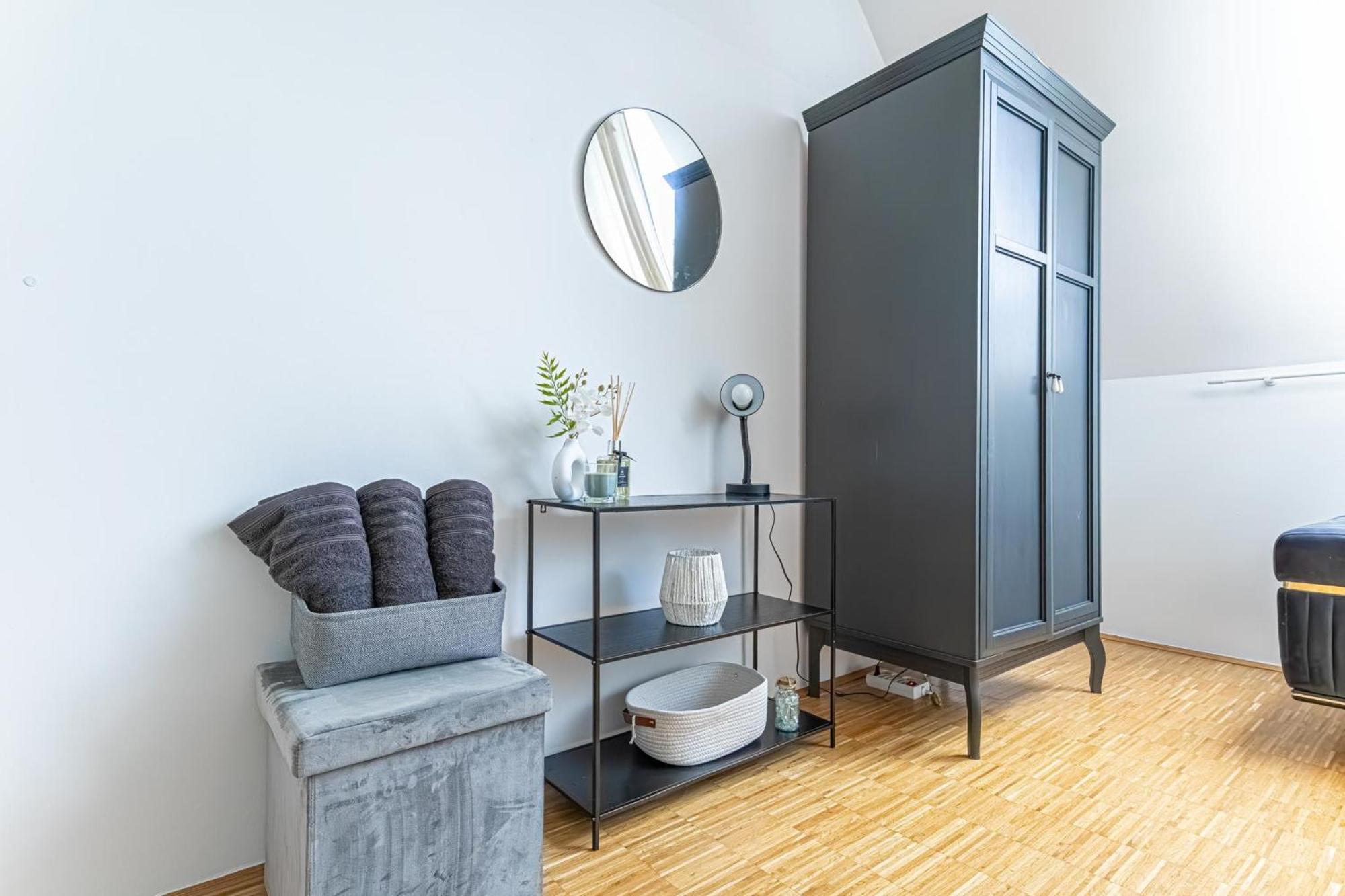 Apartment Luxury 3br And1 Lr In The Heart Of *