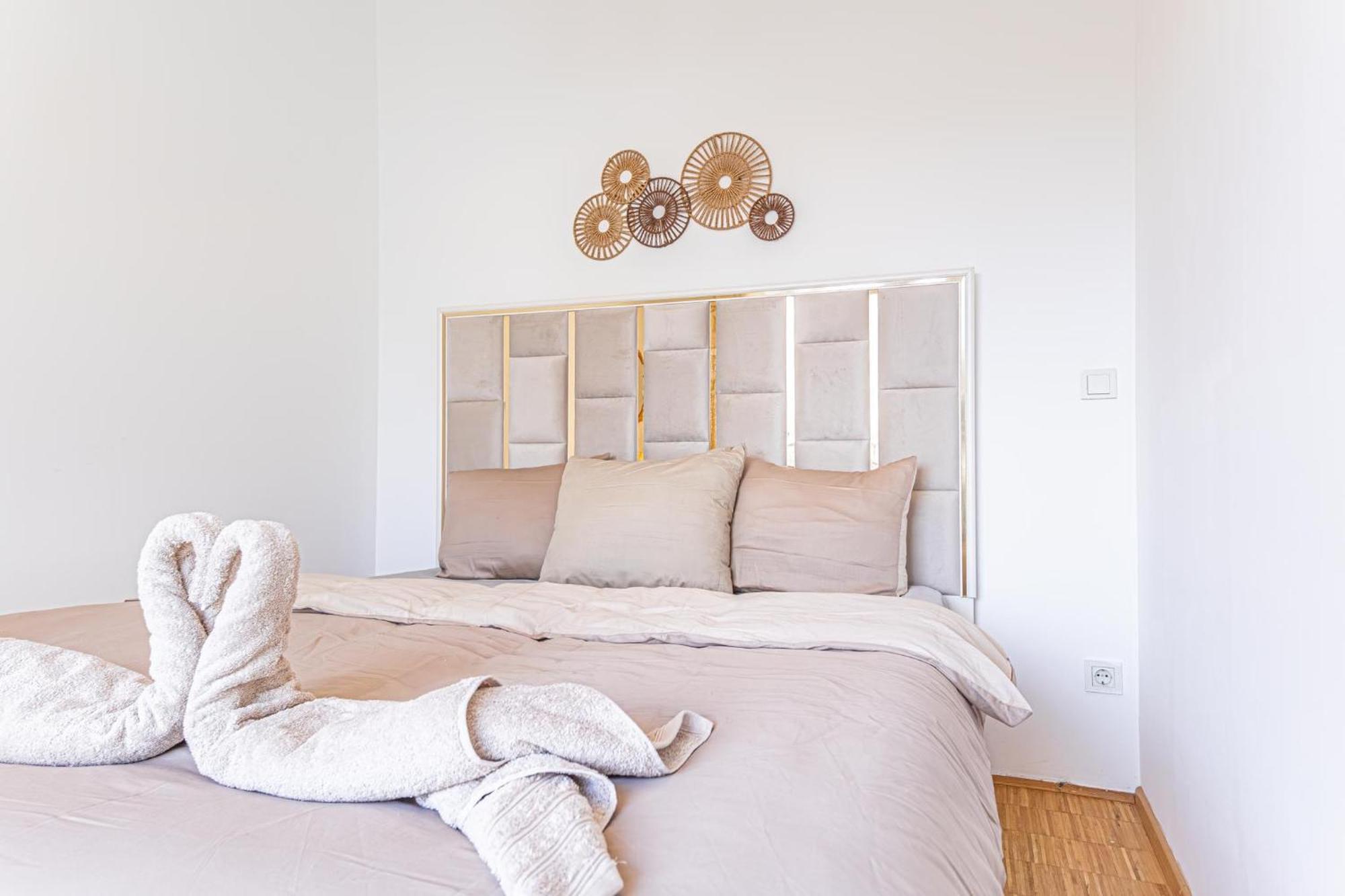 Luxury 3br And1 Lr In The Heart Of Vienna