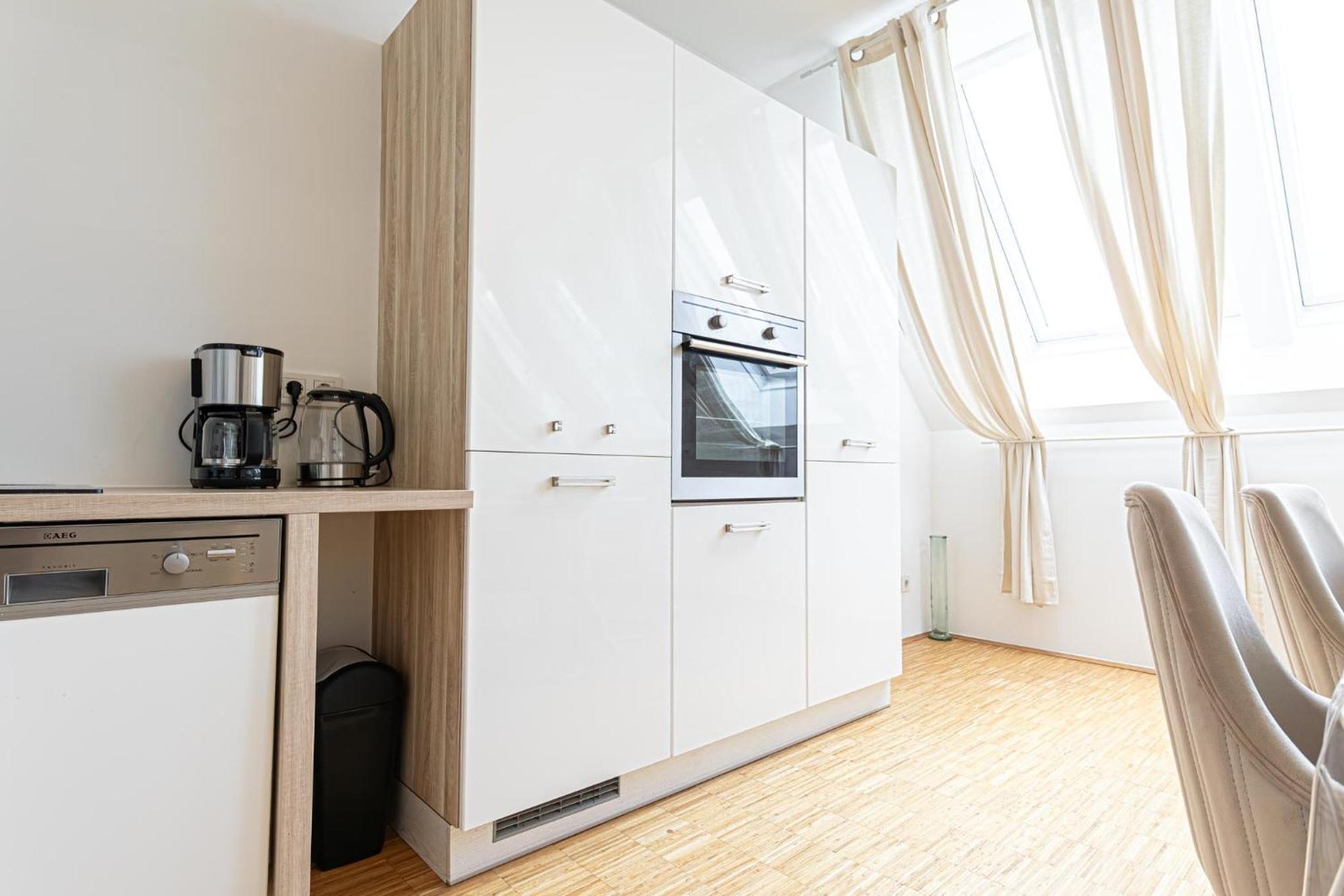 Luxury 3br And1 Lr In The Heart Of Apartment