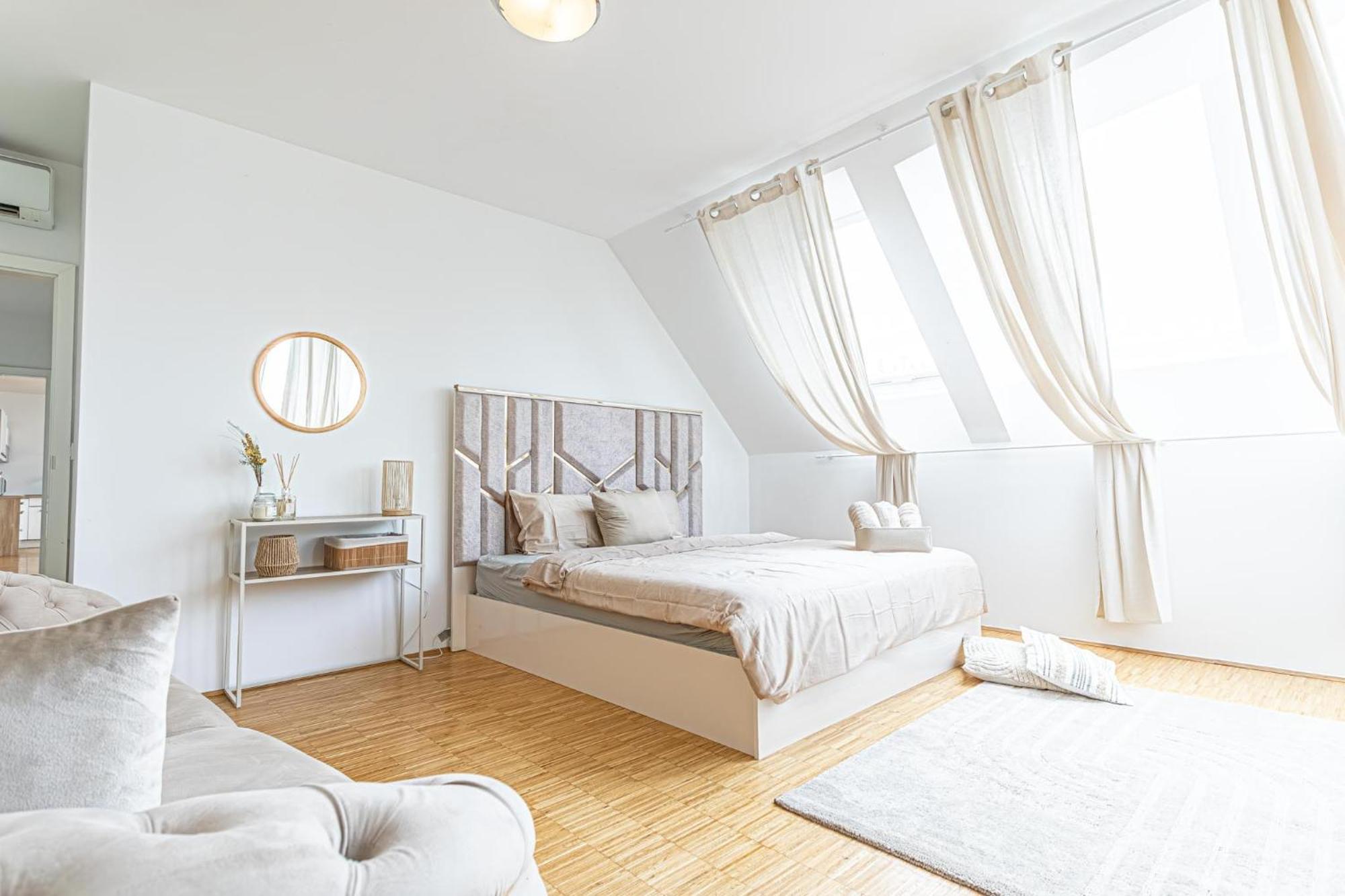 Apartment Luxury 3br And1 Lr In The Heart Of