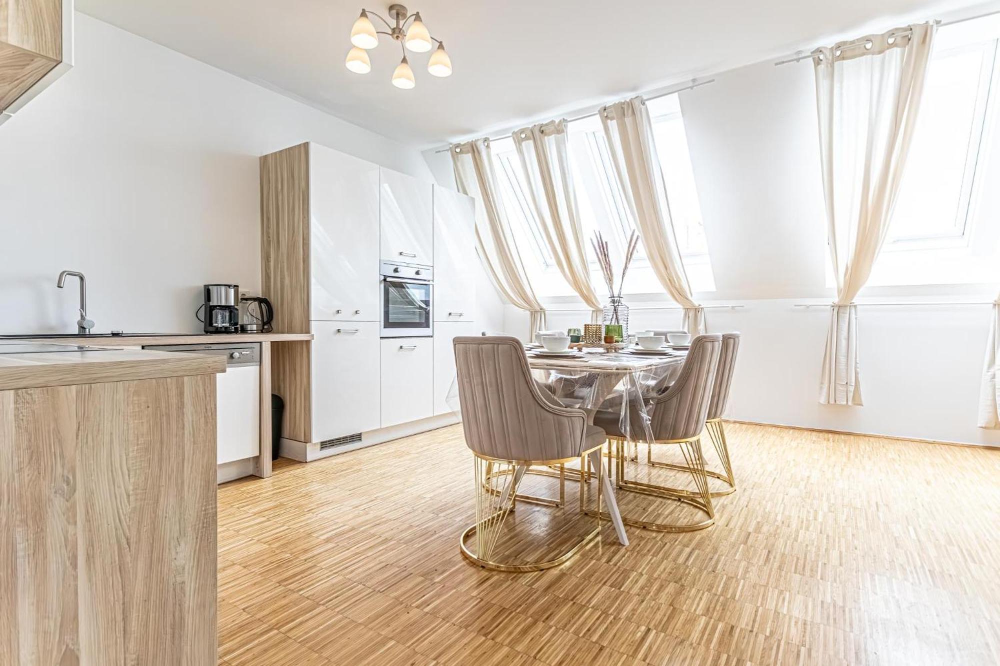 Luxury 3br And1 Lr In The Heart Of Vienna