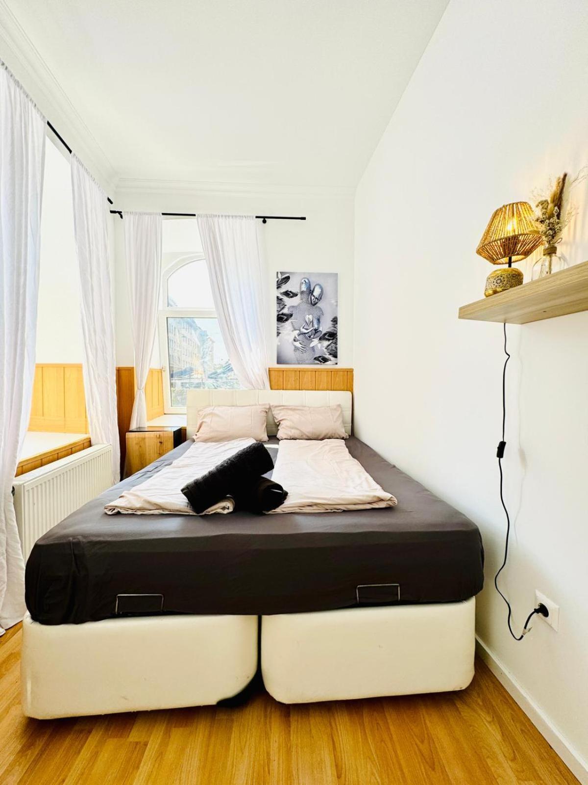 Comfy In A Shared Apt, 8min To Rathausplatz Apartment Vienna