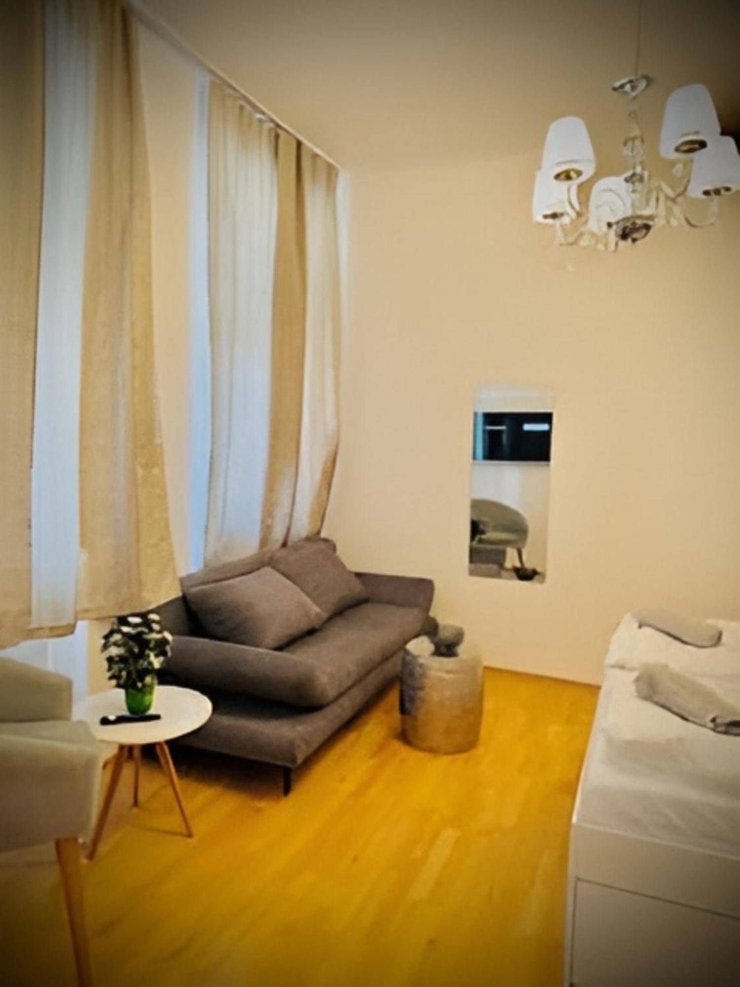 Beautiful & Stylish 1br 10 Min To Westbahnhof Apartment Vienna