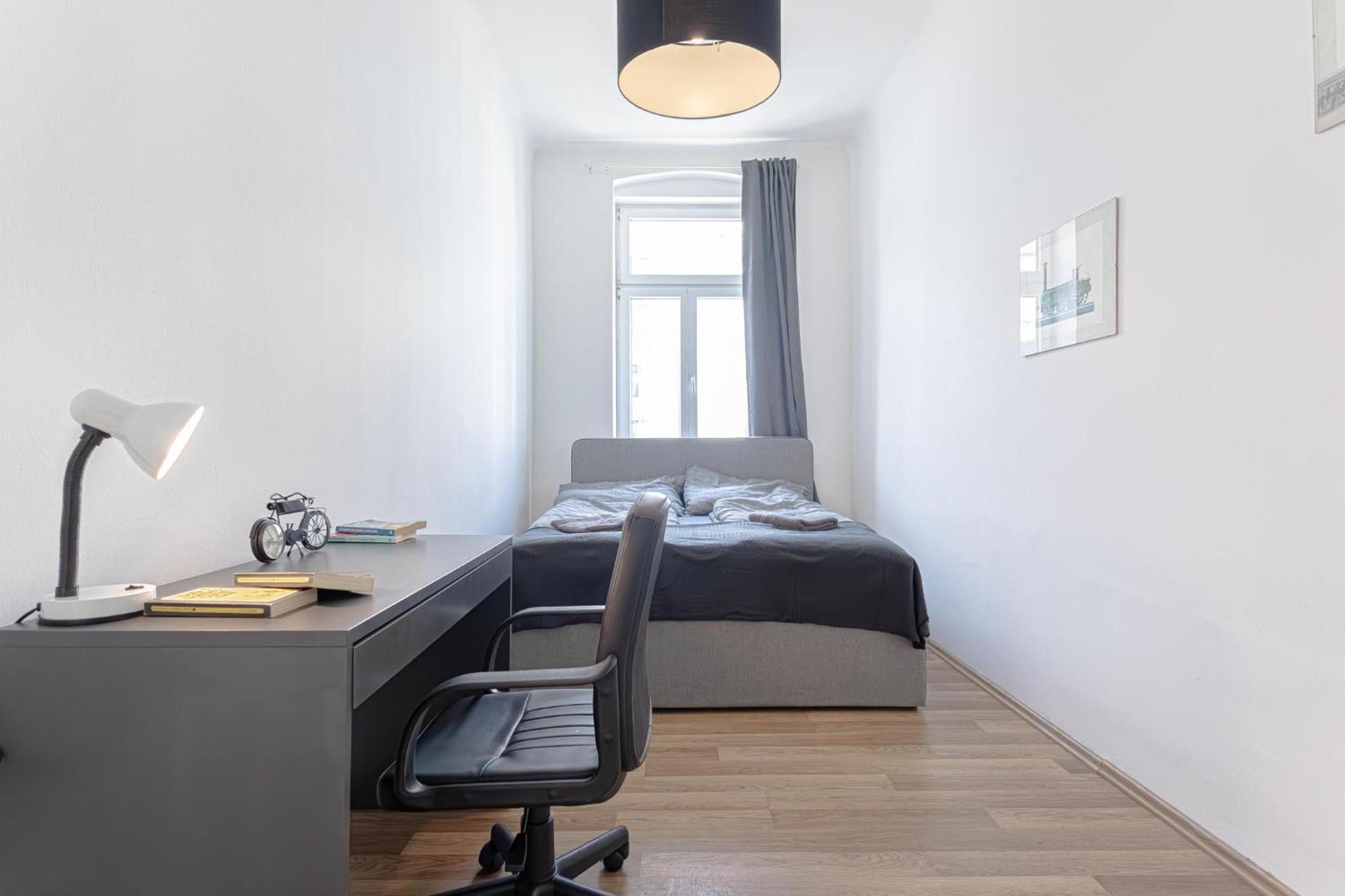 Explore 2br And 1lr Retreat Near Westbahnhof Apartment