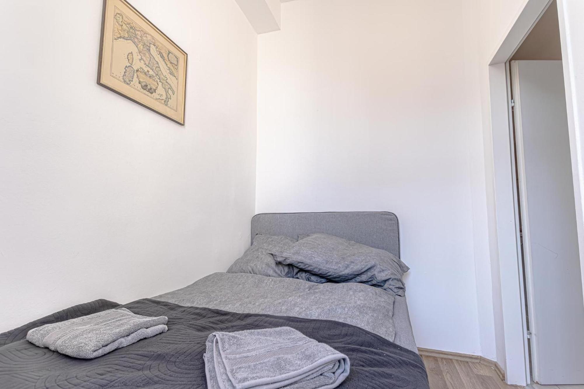 Explore 2br And 1lr Retreat Near Westbahnhof Apartment *