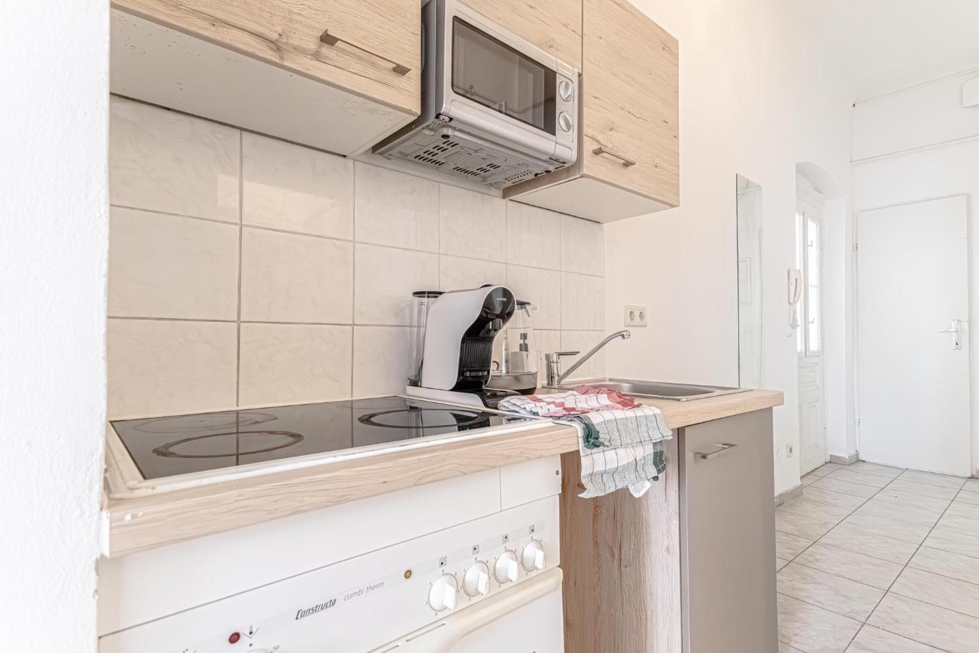 Explore 2br And 1lr Retreat Near Westbahnhof Apartment