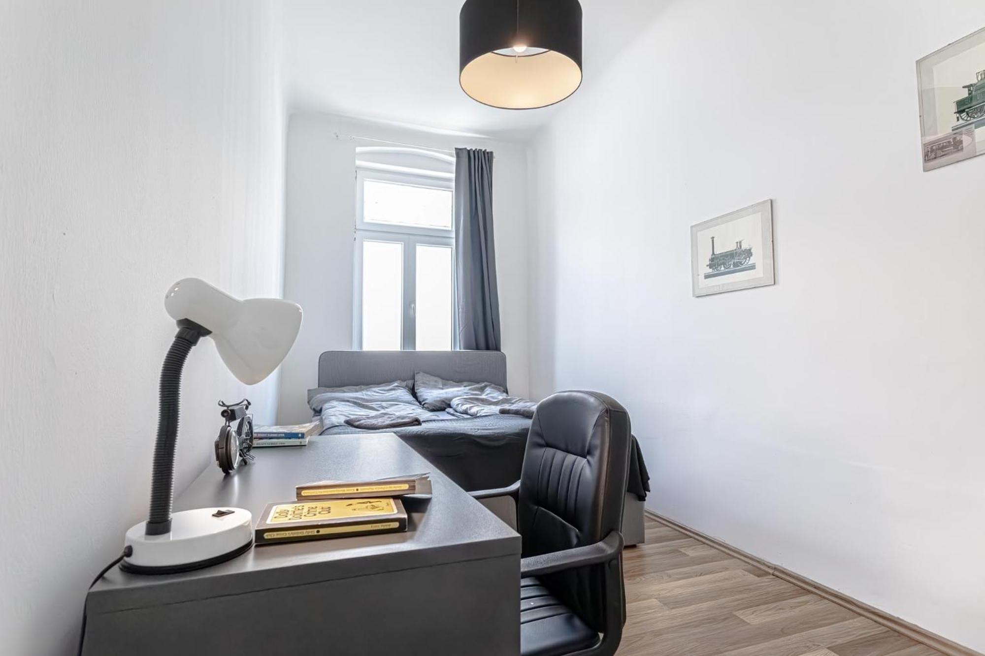 Explore 2br And 1lr Retreat Near Westbahnhof Vienna