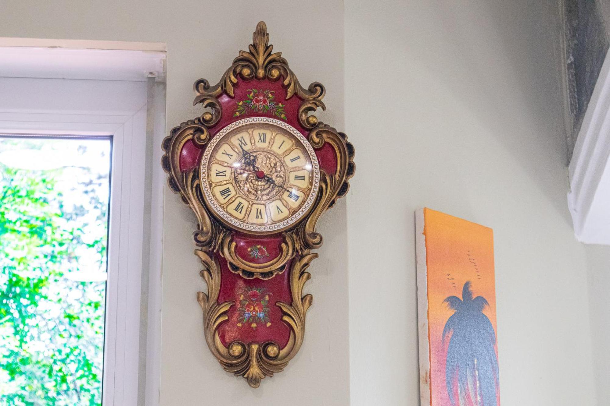 Exquisite In Shared With Garden & Parking *