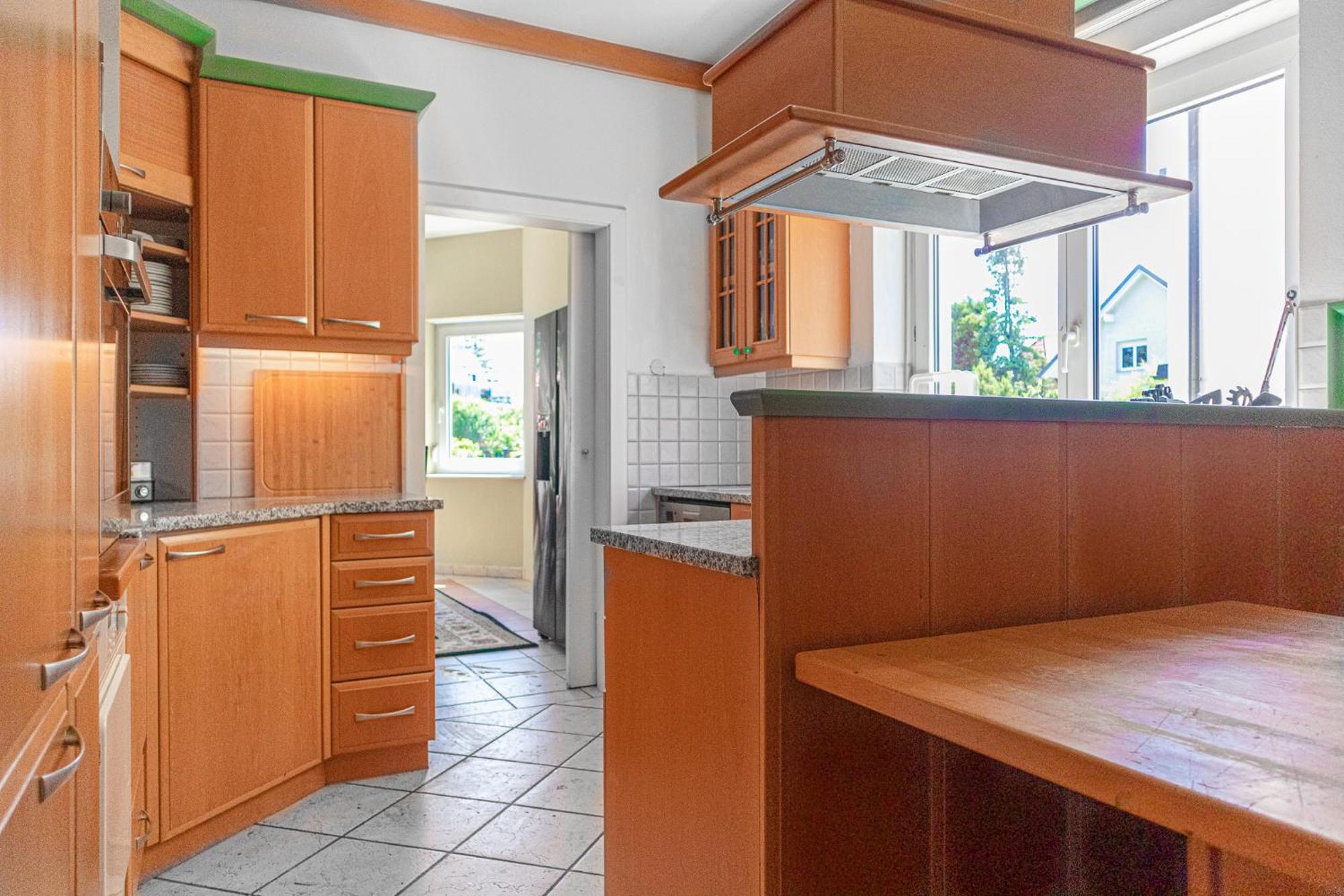 Exquisite In Shared With Garden & Parking Apartment *
