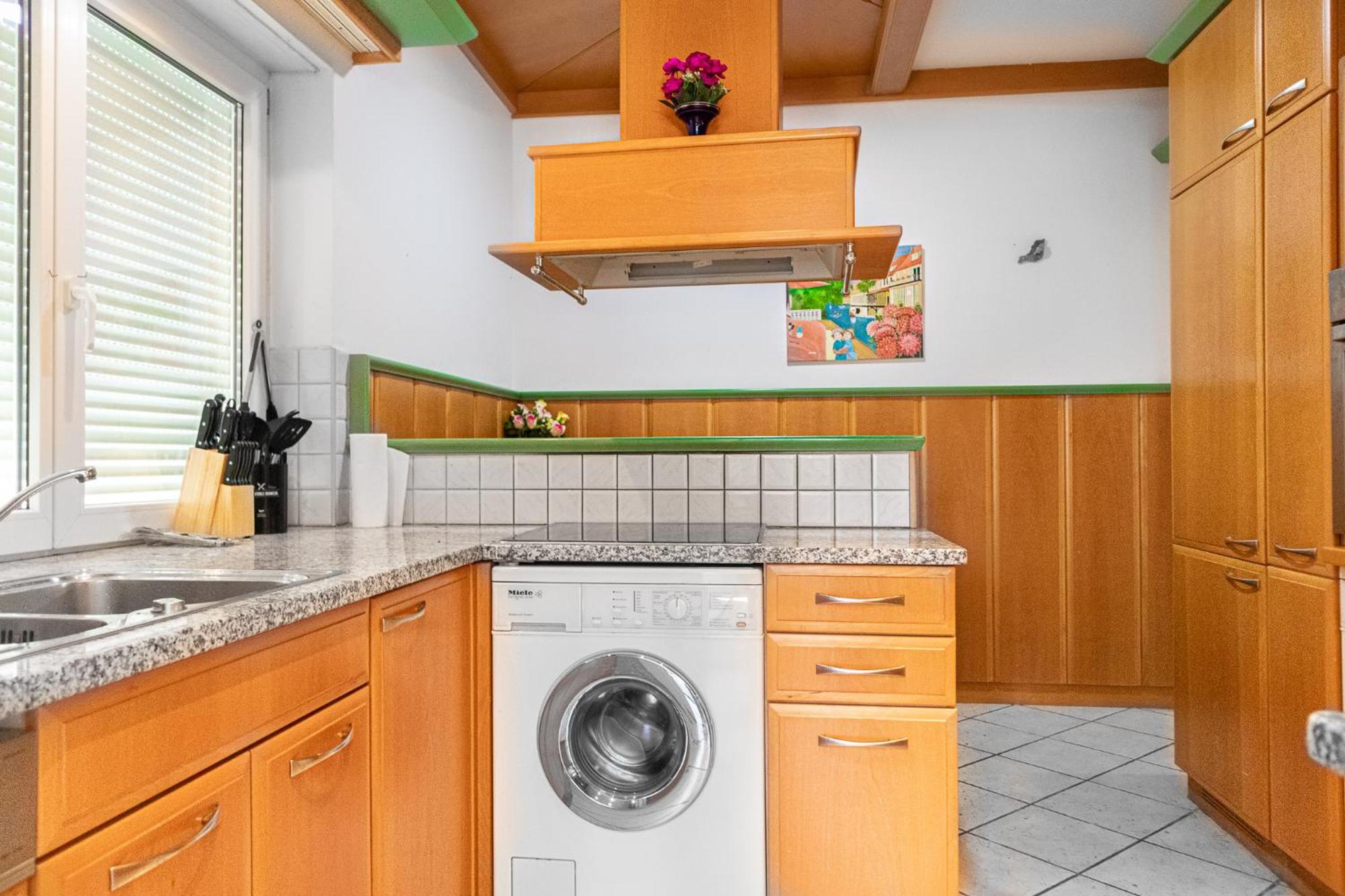 Exquisite In Shared With Garden & Parking