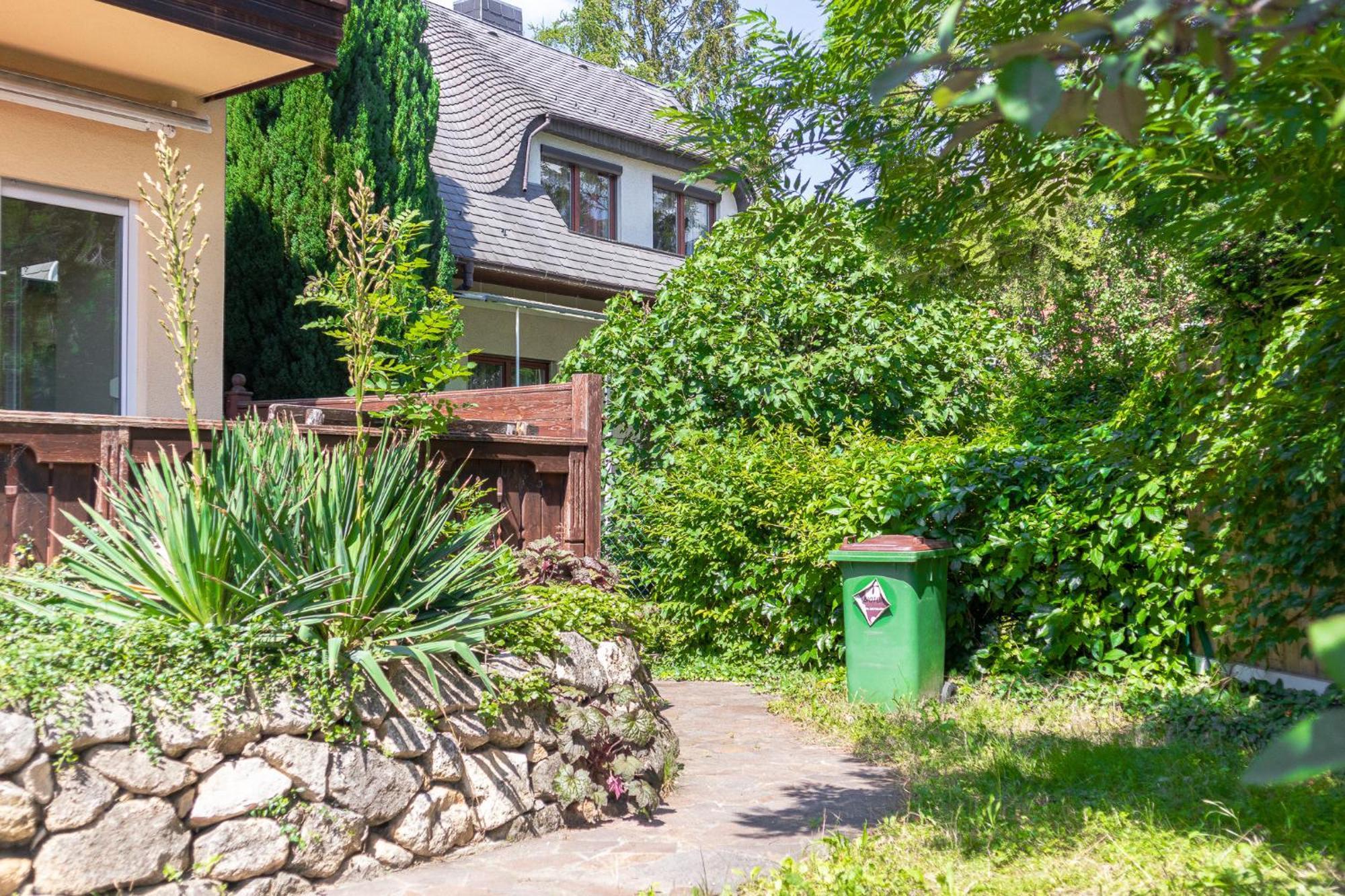 Exquisite In Shared With Garden & Parking