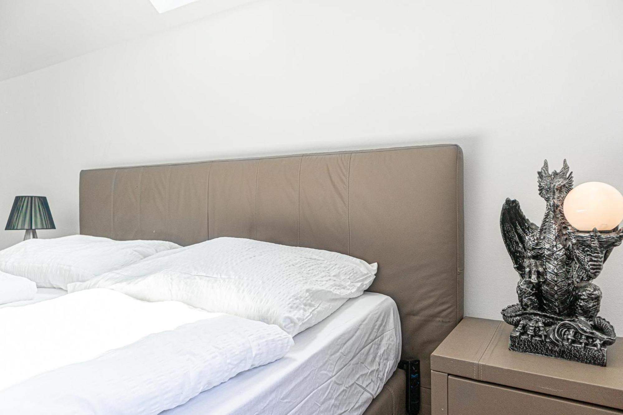 Exquisite In Shared With Garden & Parking
