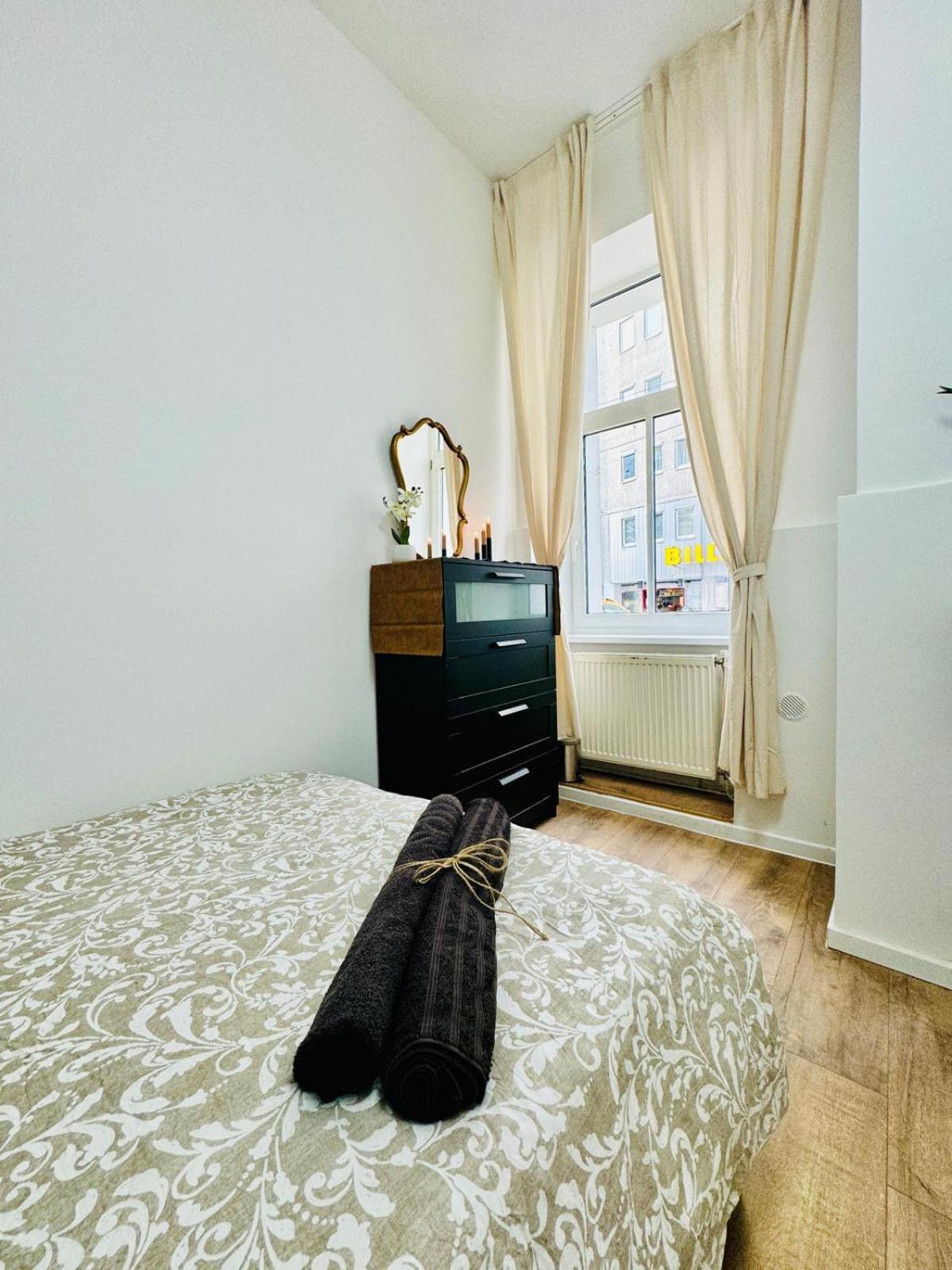 Apartment Comfortable 5br Shared 10 Minute Walk To Matzleinsdorfer Platz