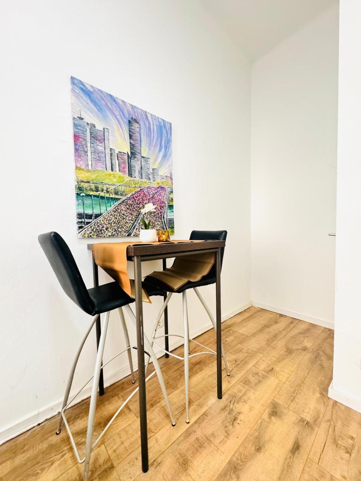 Comfortable 5br Shared 10 Minute Walk To Matzleinsdorfer Platz Apartment *