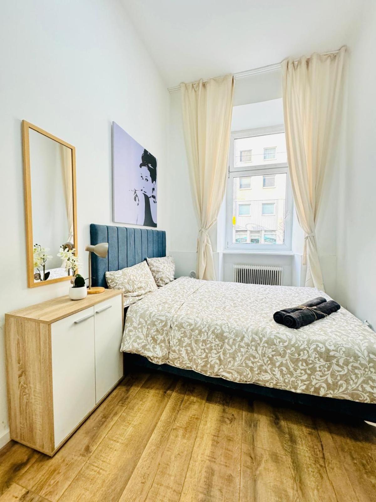 Apartment Comfortable 5br Shared 10 Minute Walk To Matzleinsdorfer Platz *