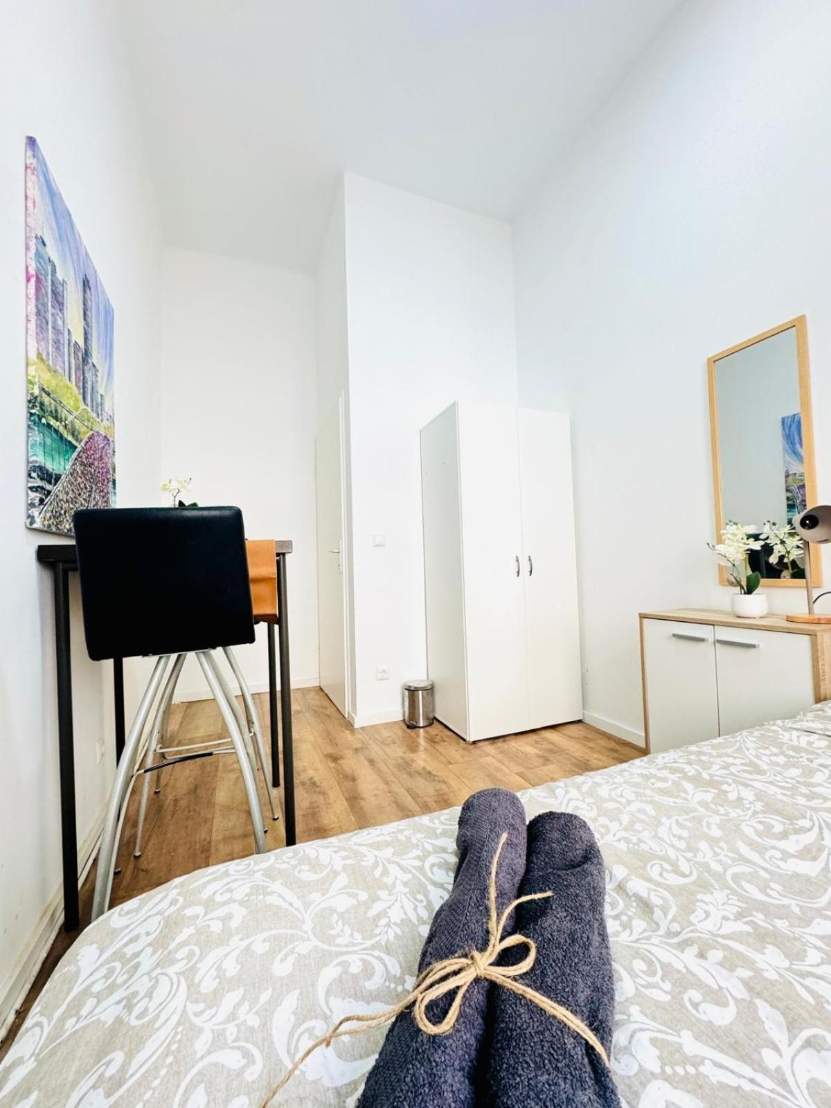 Comfortable 5br Shared 10 Minute Walk To Matzleinsdorfer Platz *