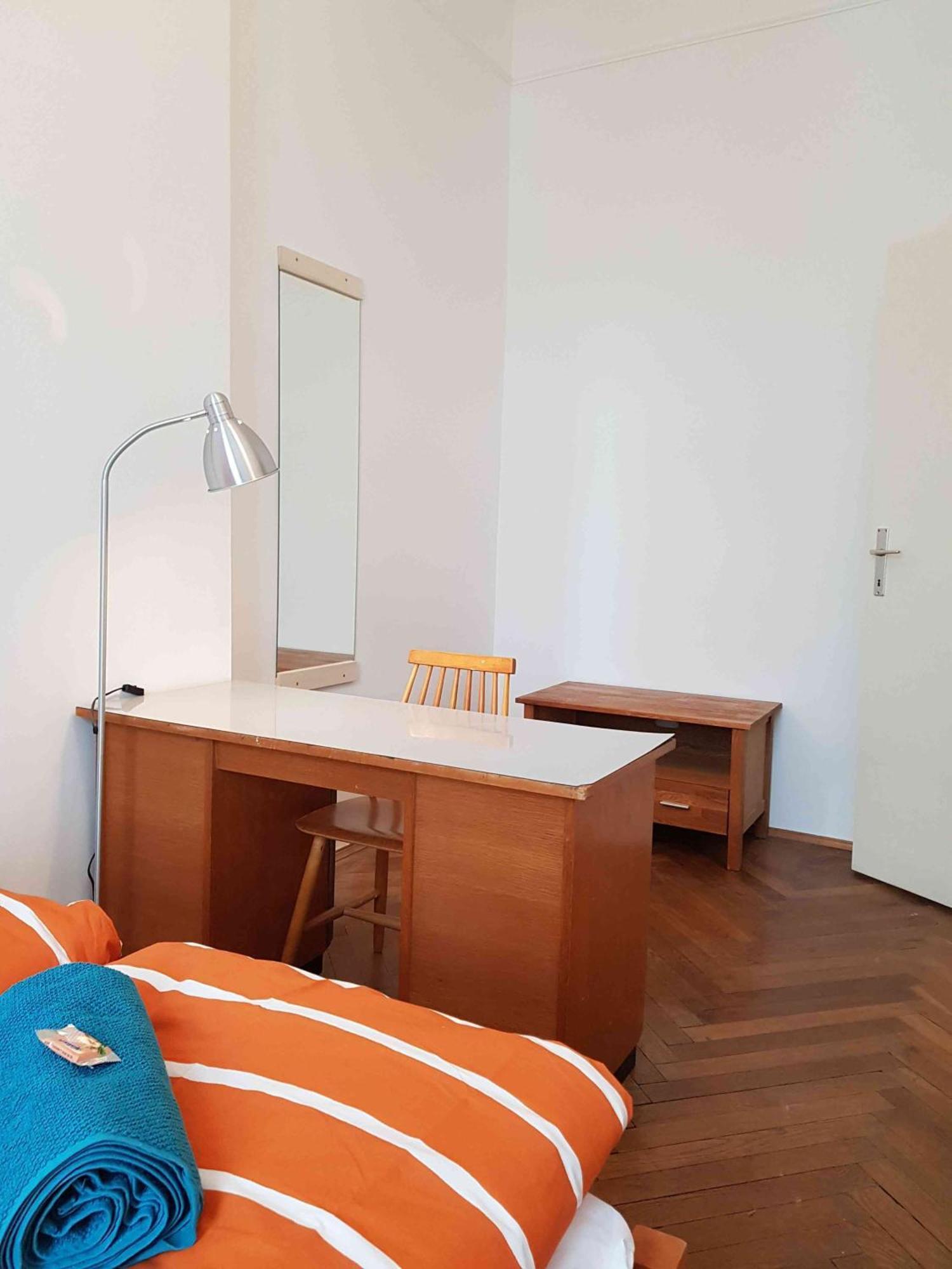Grosse Helle Altbauwohnung Apartment *
