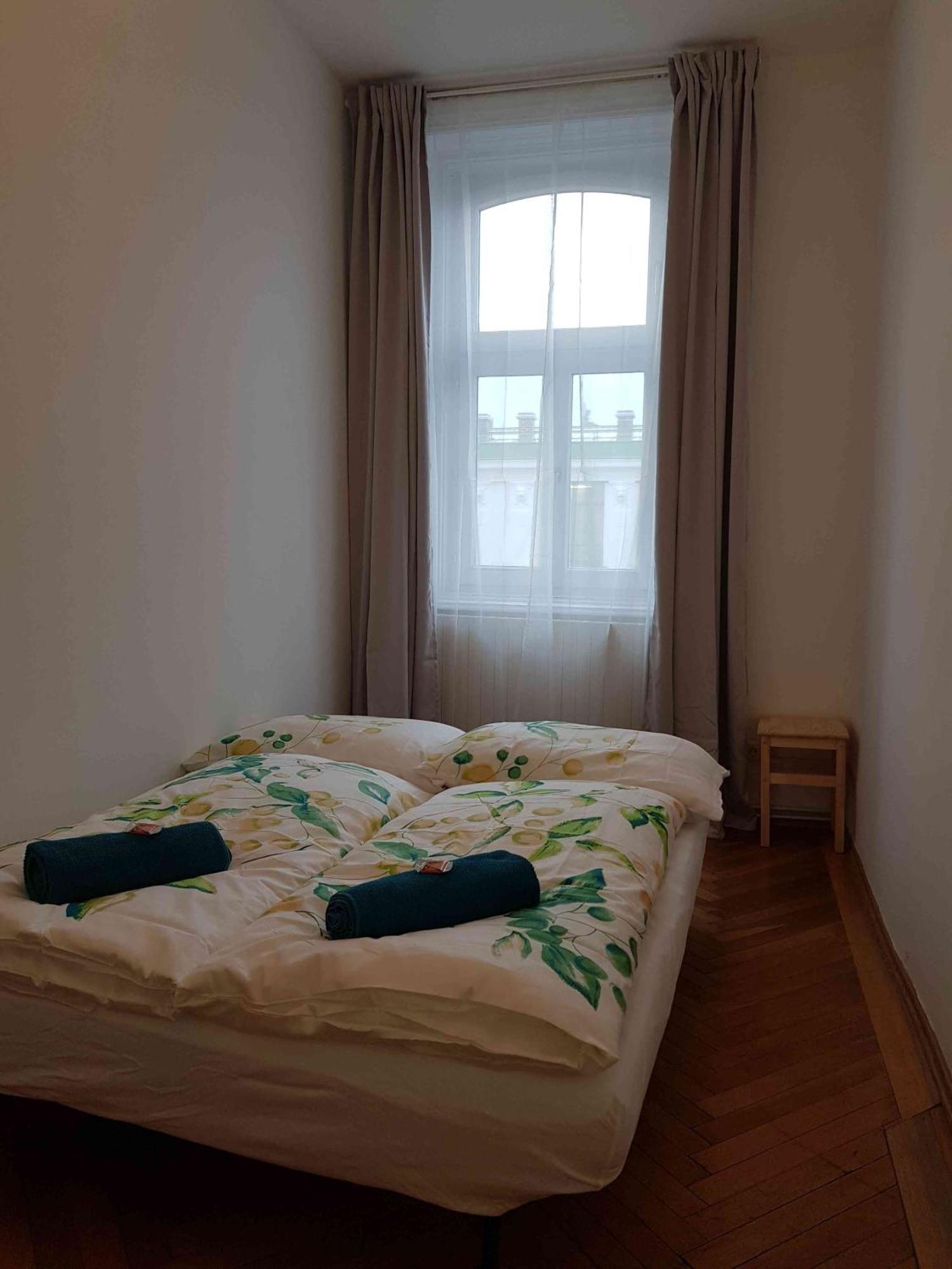 Apartment Grosse Helle Altbauwohnung