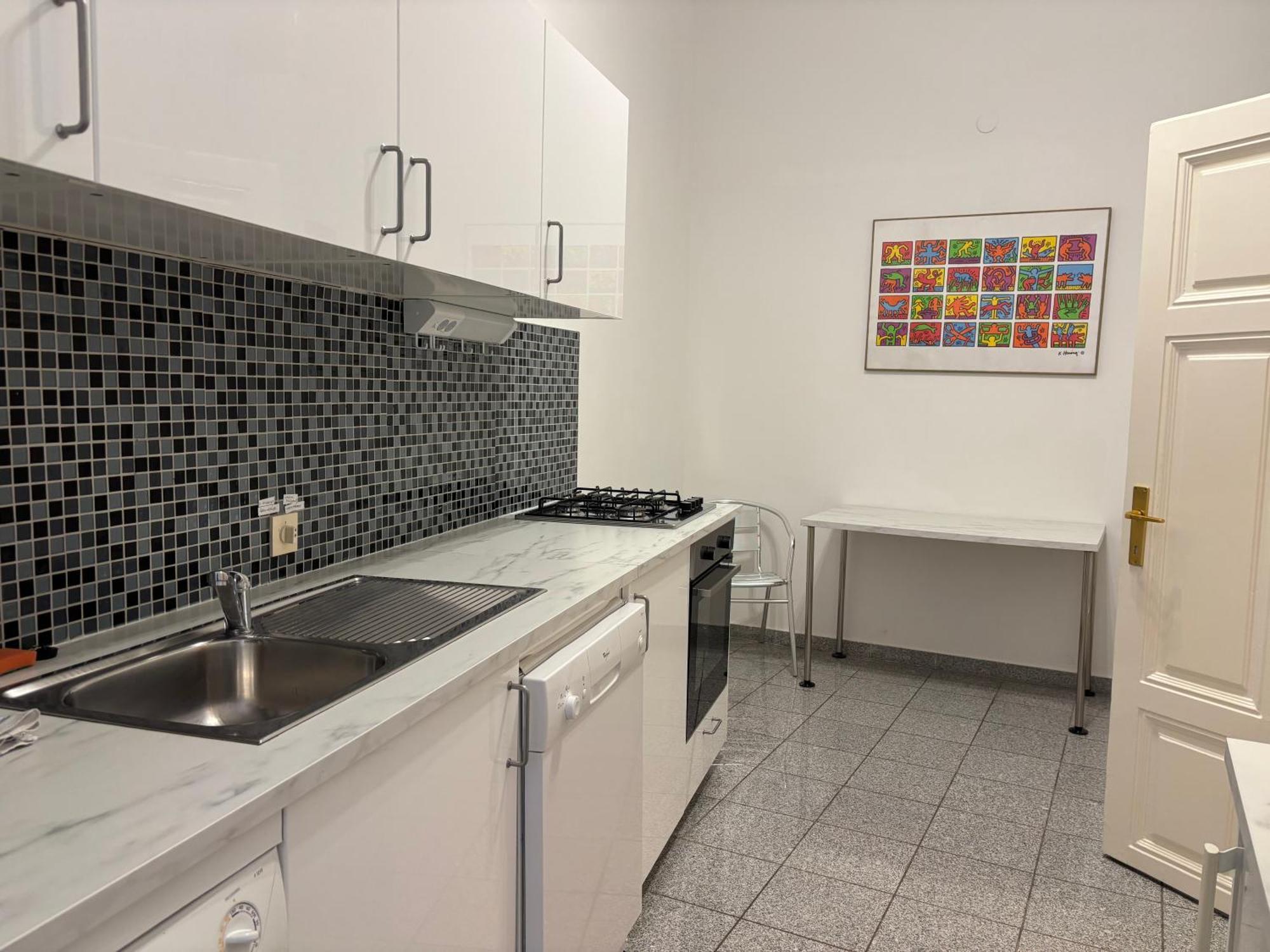 Carlton Apartment *