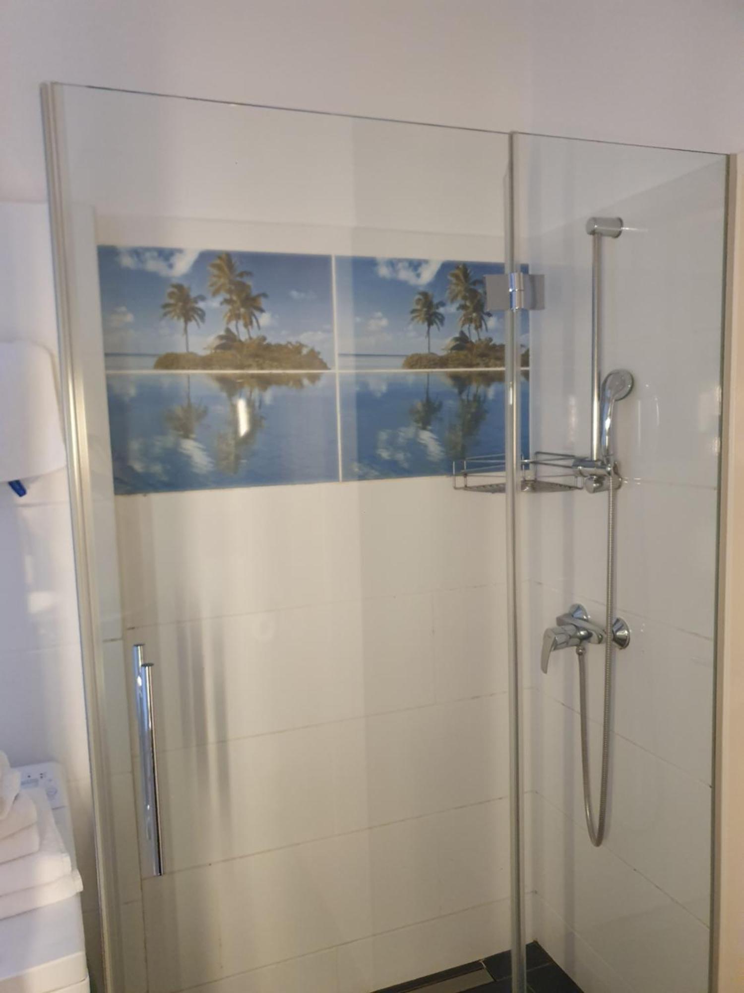 Carlton Apartment