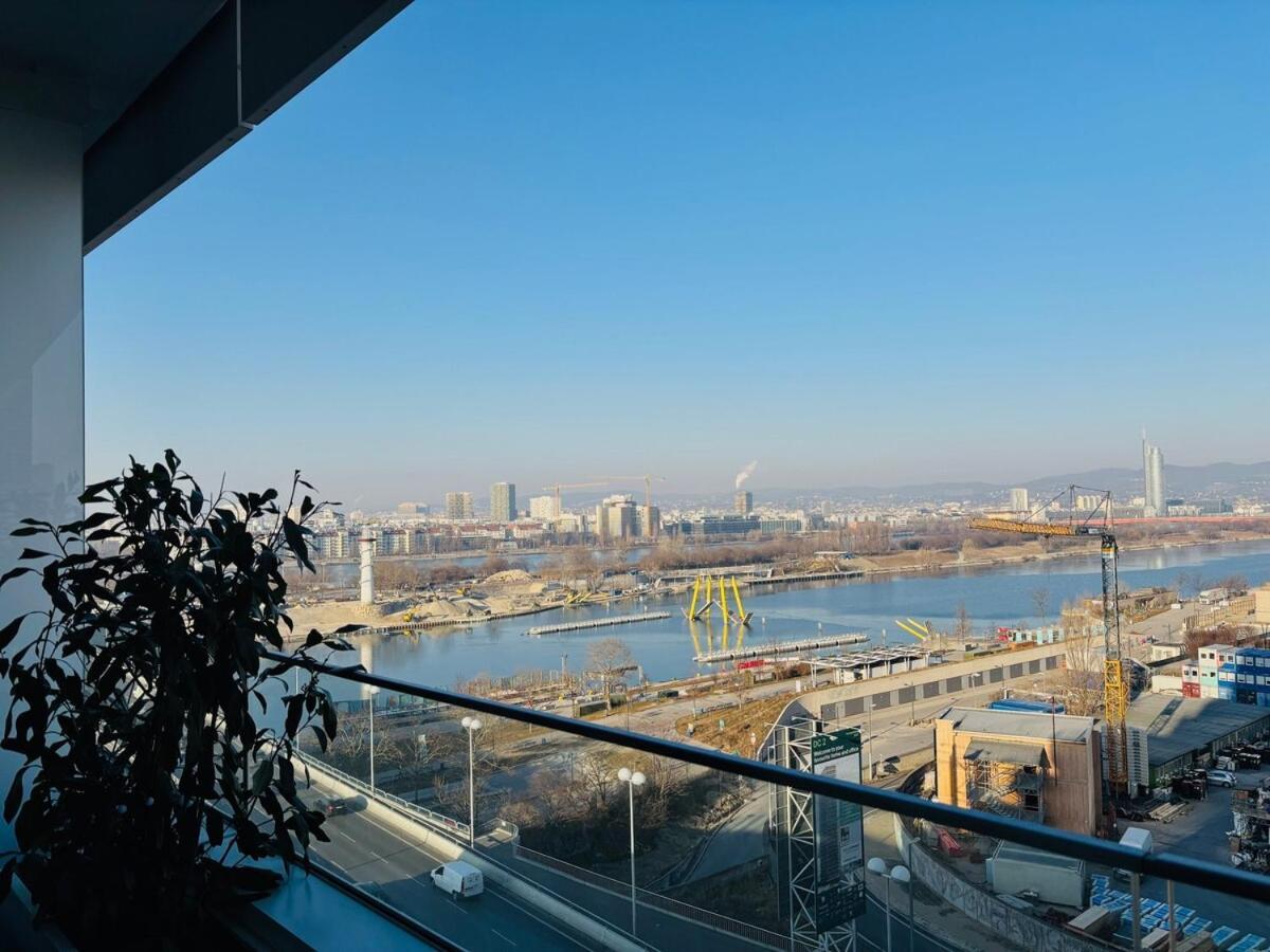 Apartment Modern Overlooking The Skyline & Danube