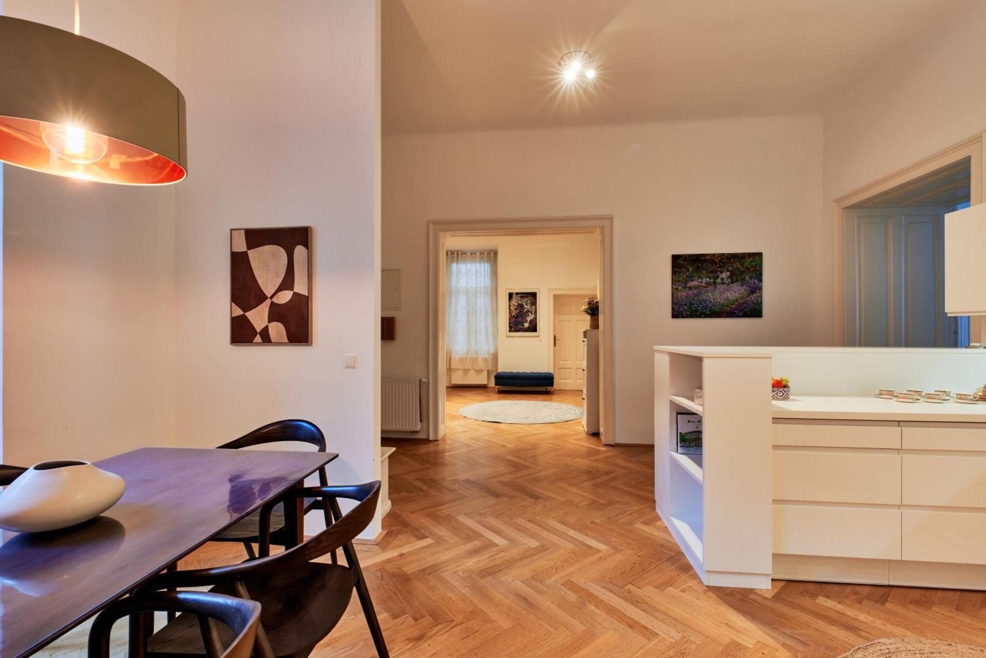 Spacious & Elegant, Ideal Location Apartamento