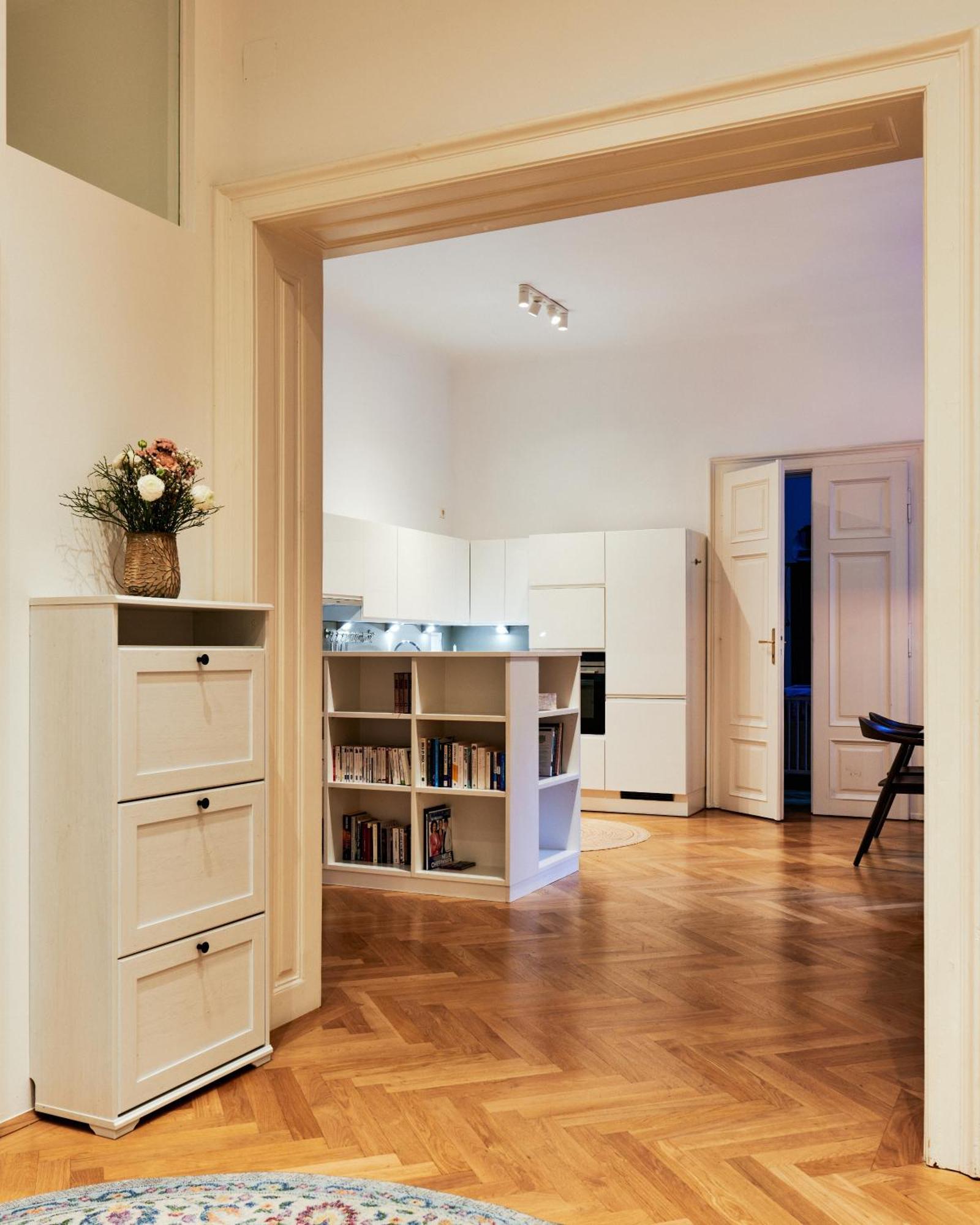 Spacious & Elegant, Ideal Location * Vienna