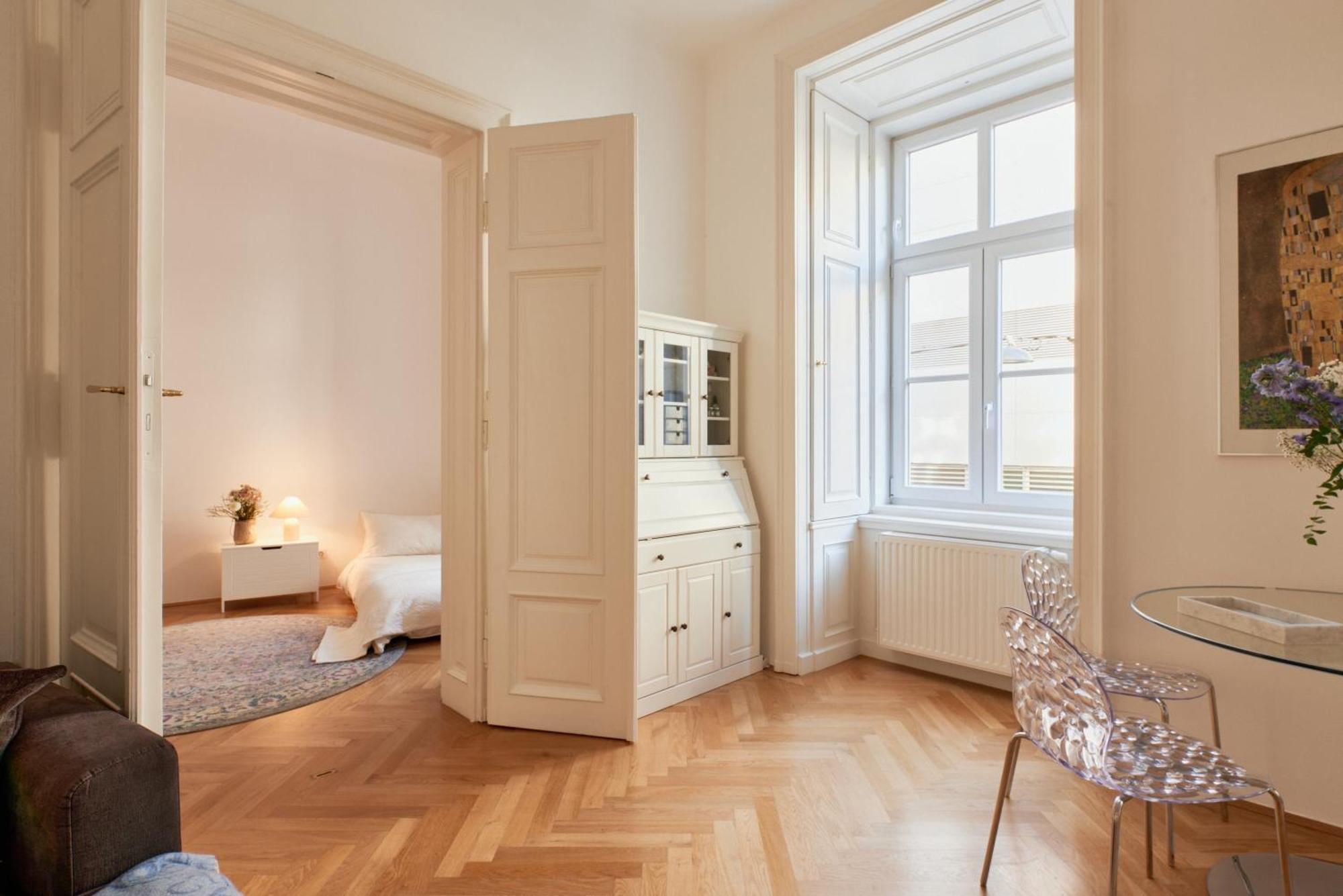 Spacious & Elegant, Ideal Location