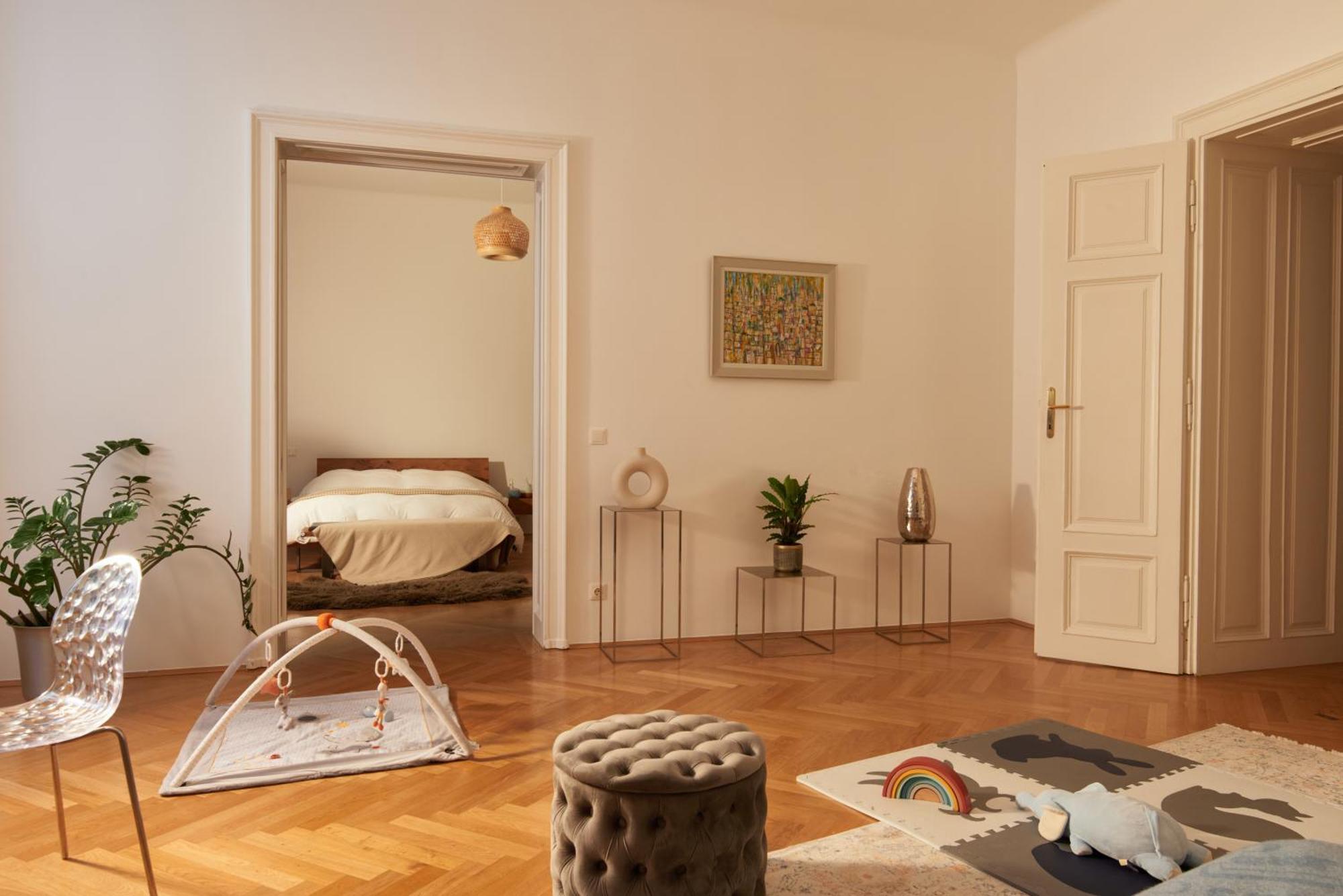 Spacious & Elegant, Ideal Location Apartment Vienna