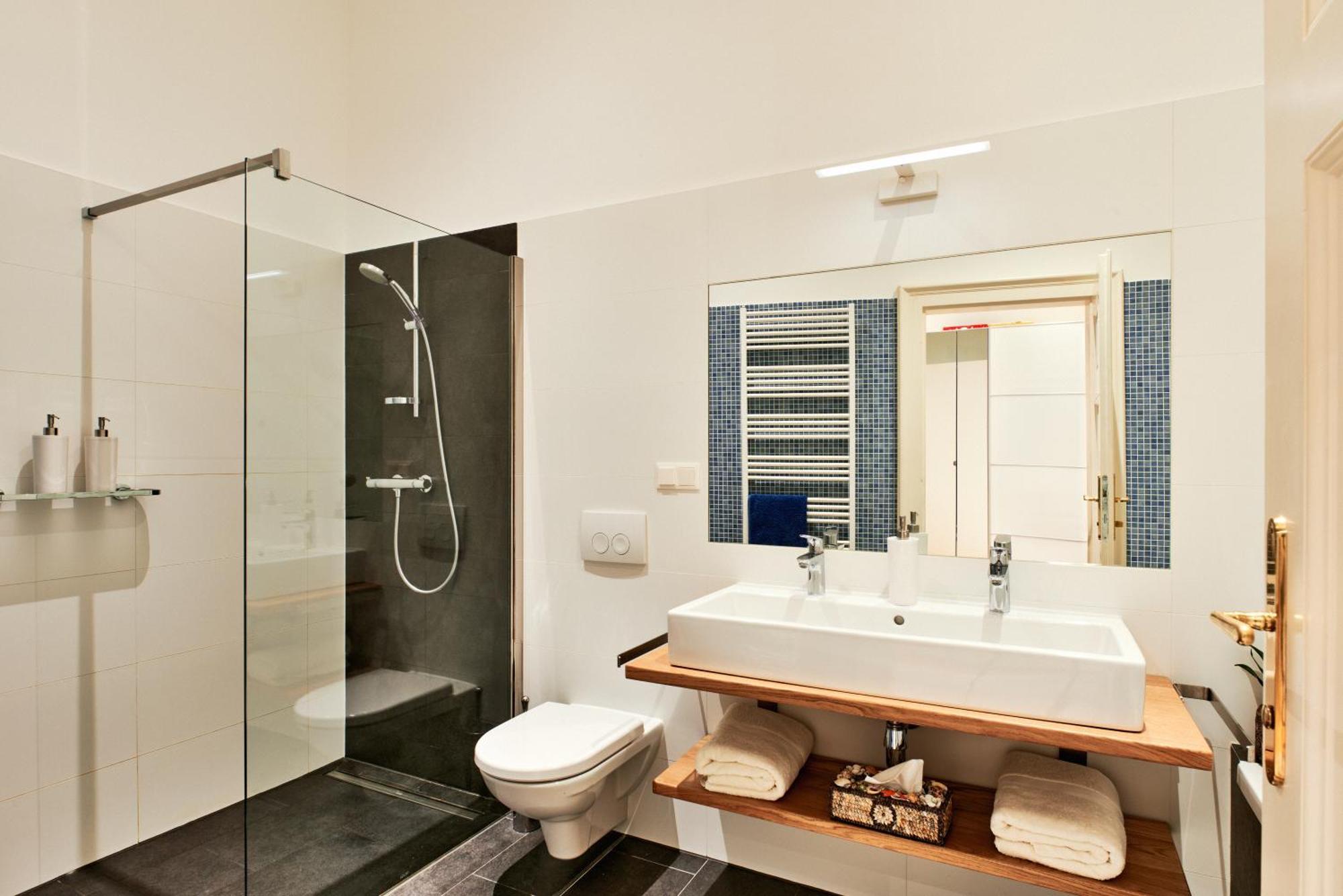Spacious & Elegant, Ideal Location * Vienna