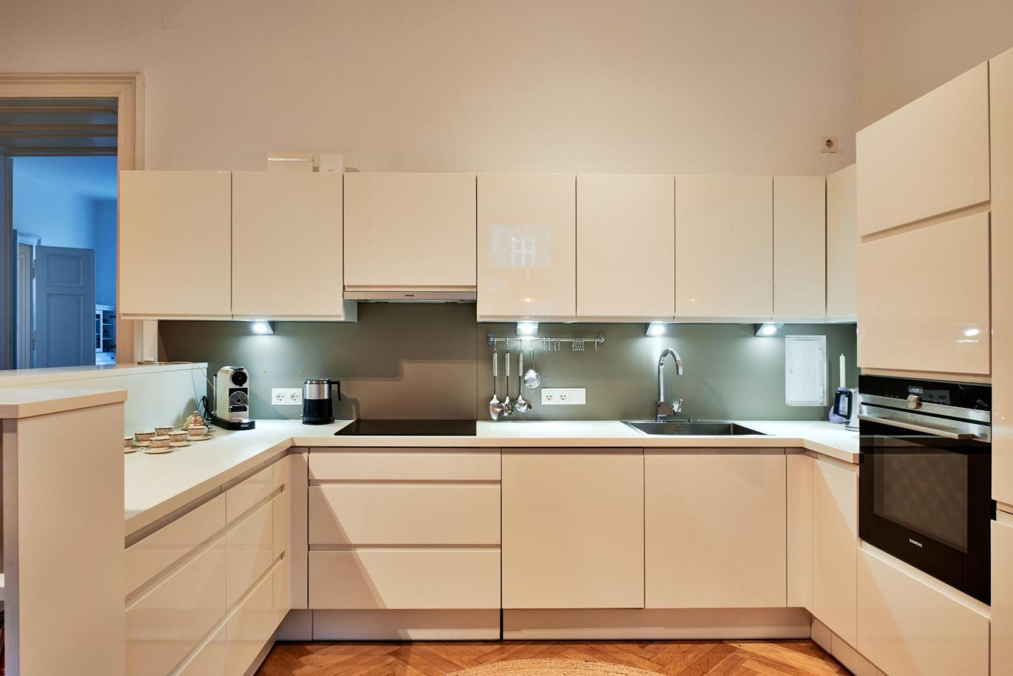 Spacious & Elegant, Ideal Location Apartamento