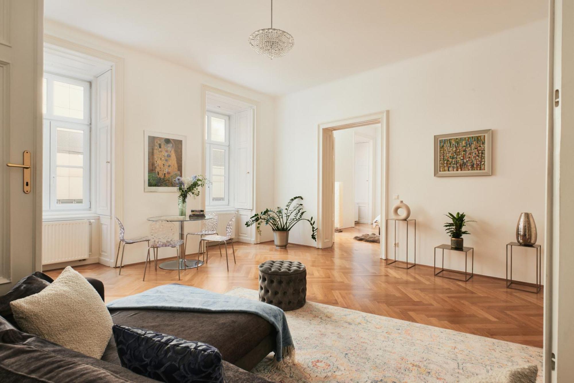 Spacious & Elegant, Ideal Location Apartamento