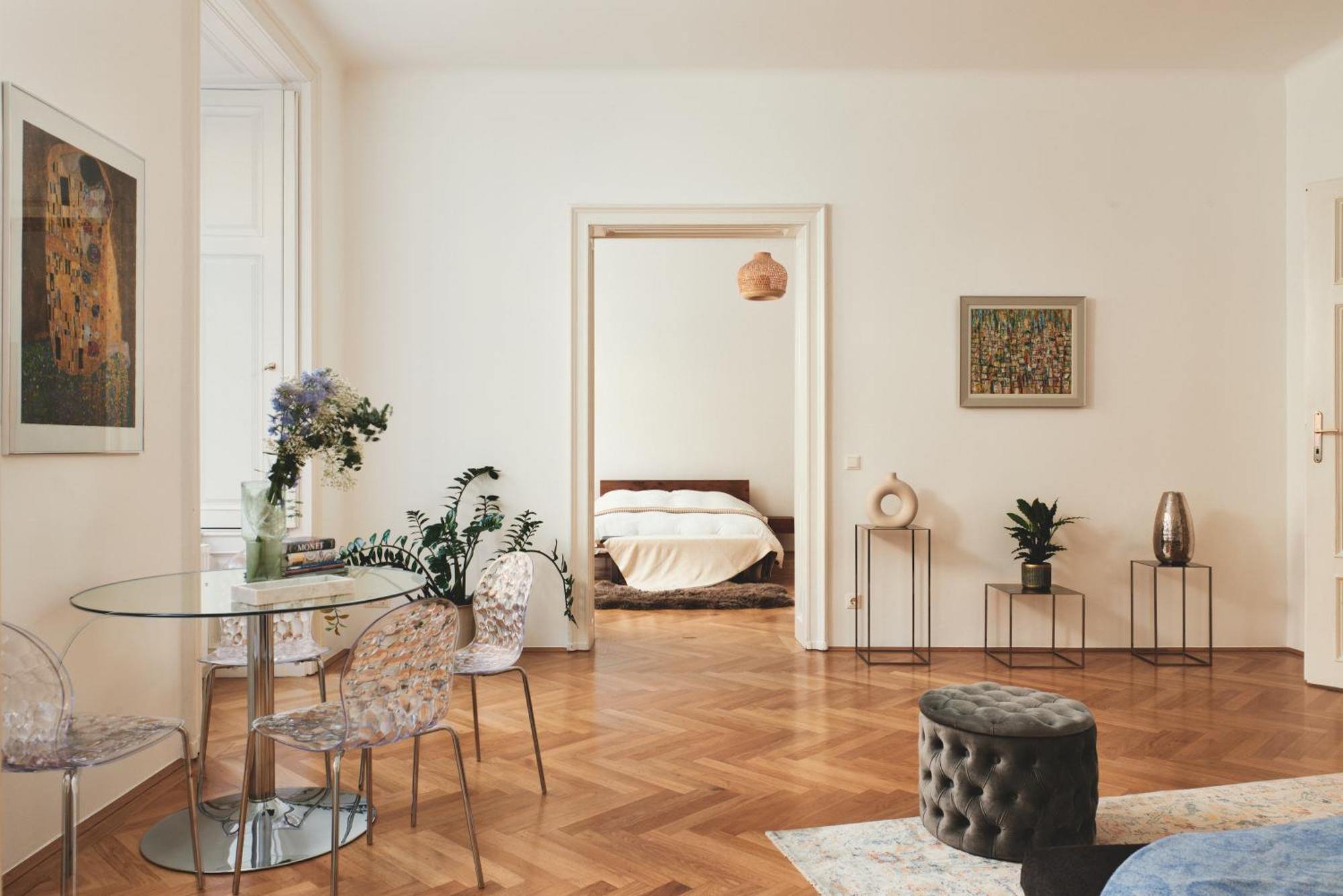 Spacious & Elegant, Ideal Location *