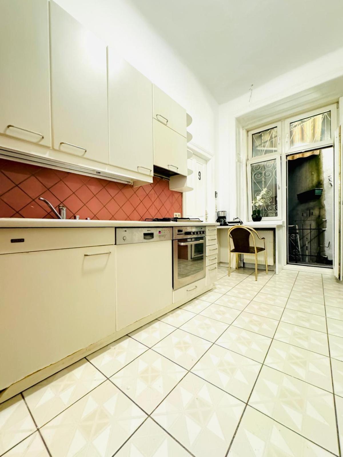 9br For 18p, 12min Walk To Augarten Apartment Vienna