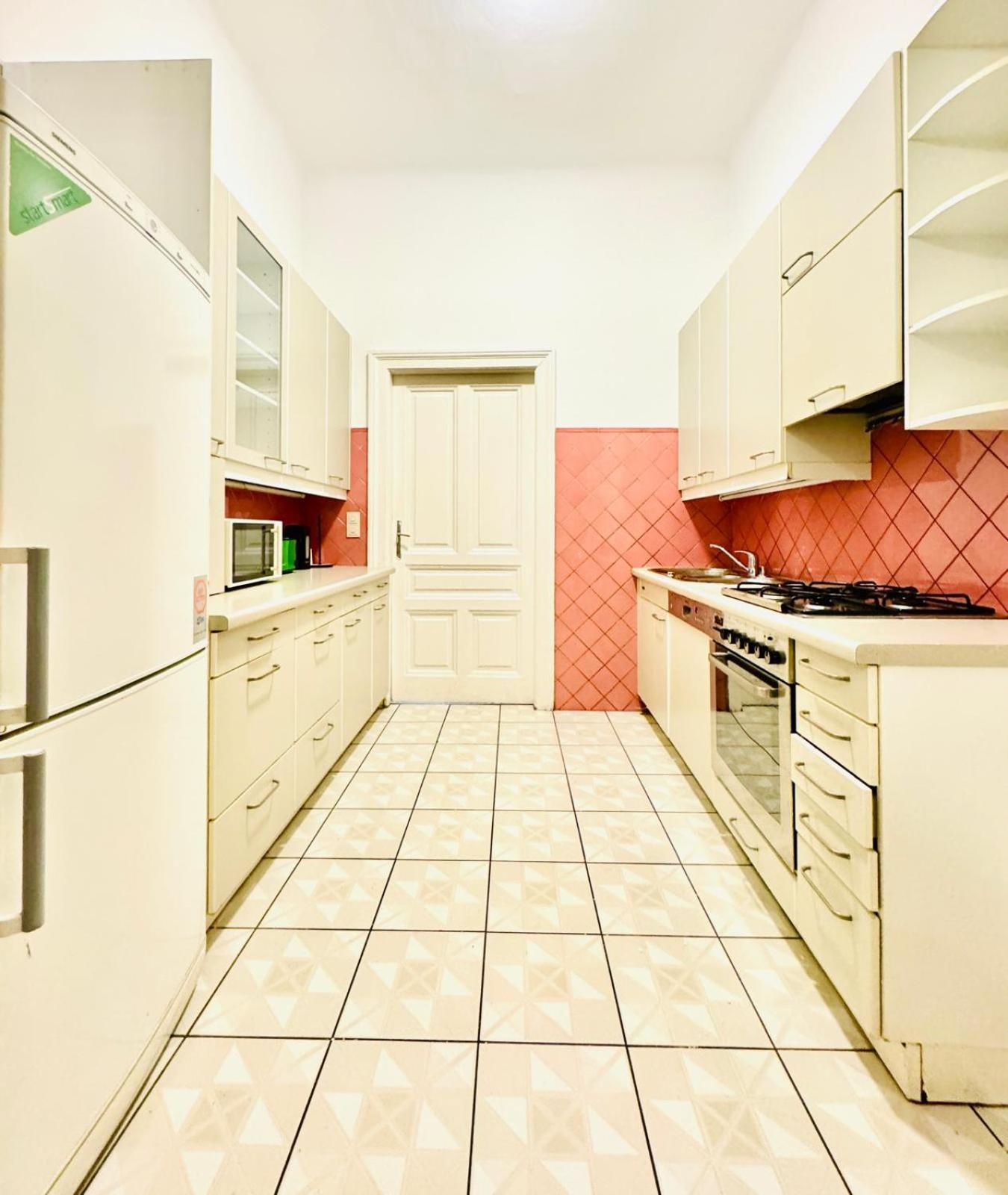 Apartment 9br For 18p, 12min Walk To Augarten Vienna