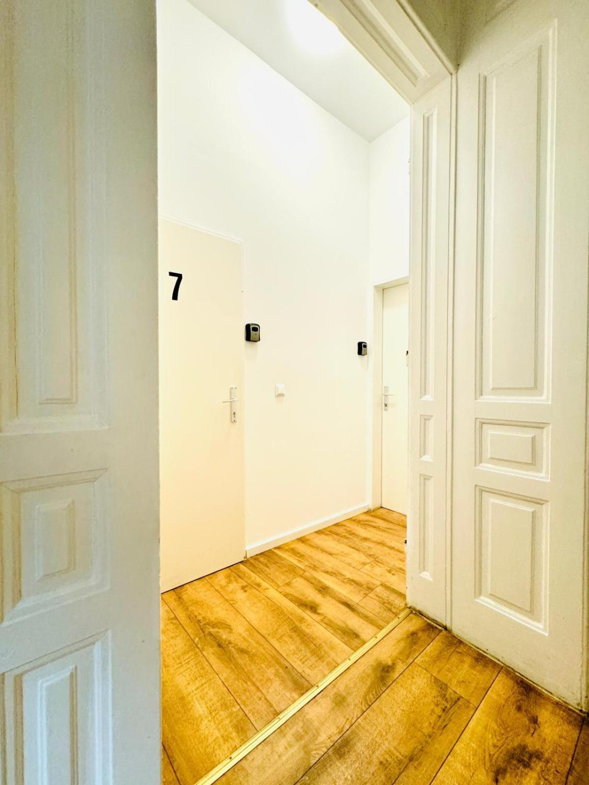 Apartment 9br For 18p, 12min Walk To Augarten Vienna