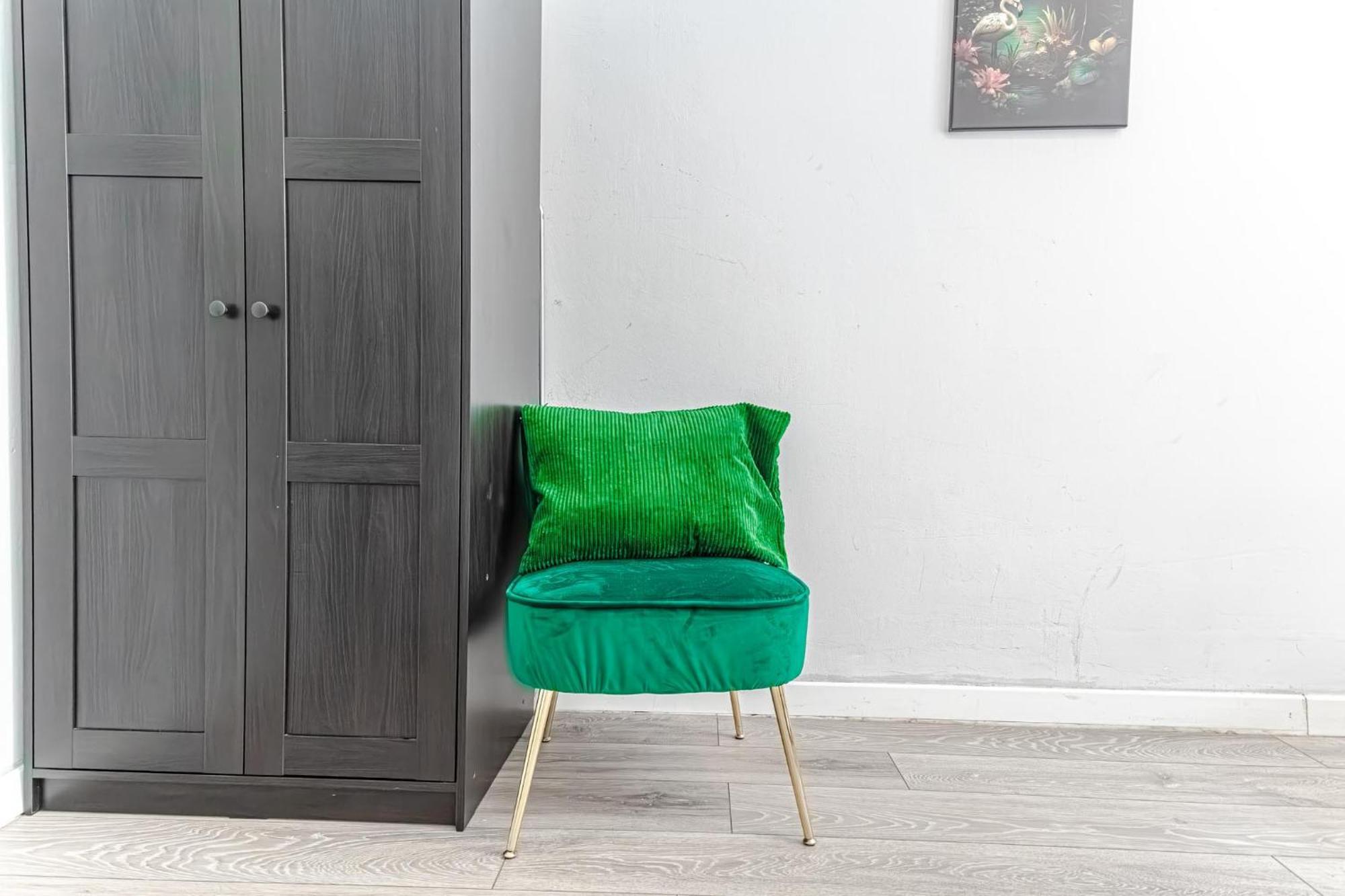 Budget-friendly 2br & 1lr, Delight Apartment