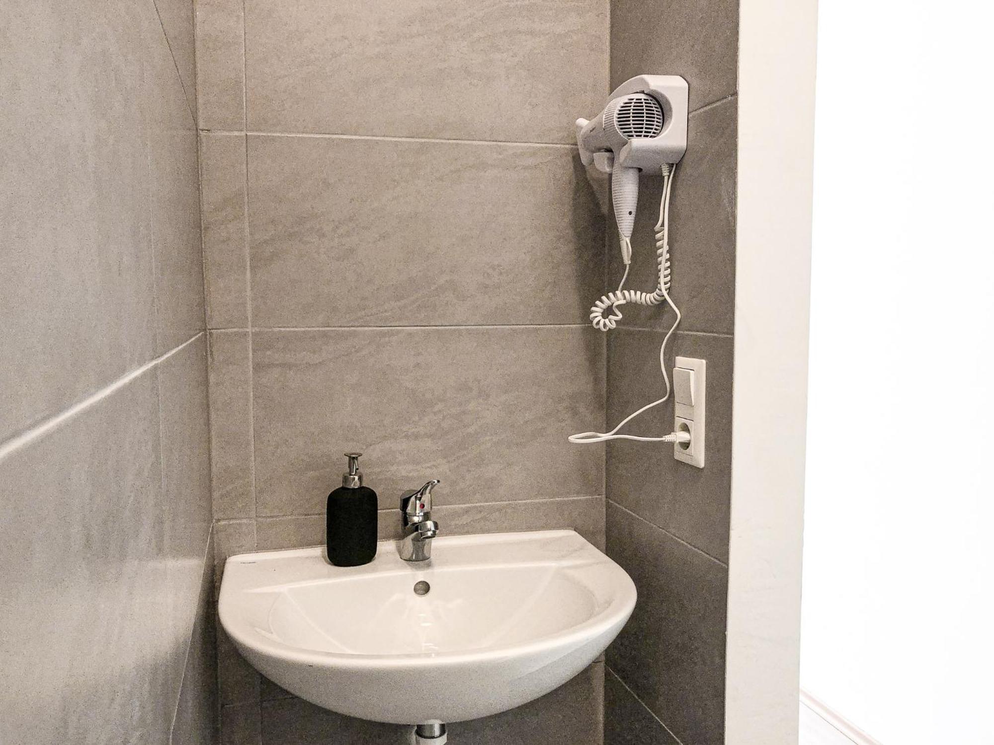 Apartment Vibrant 3br Near Akh Hospital - Perfect For Groups *