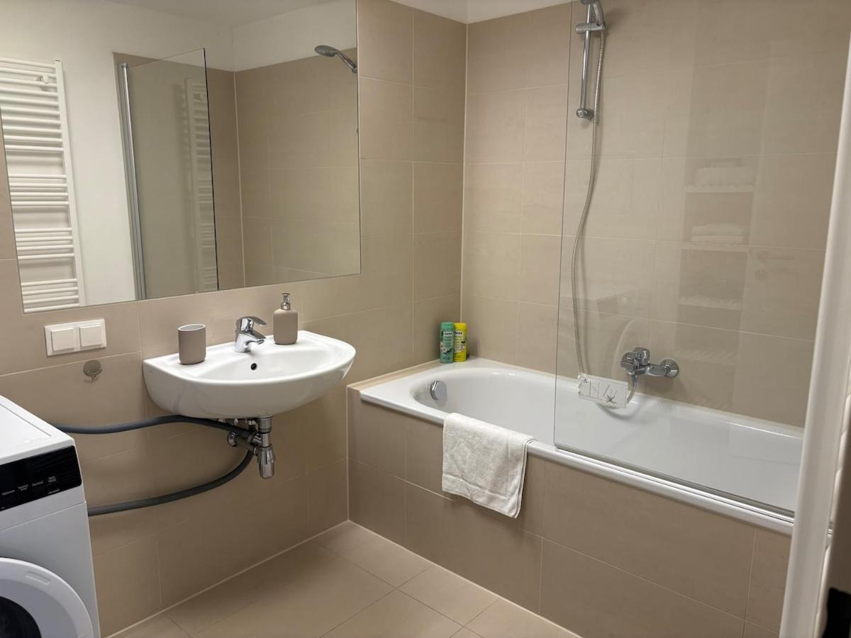 Apartment Between Old Danube And Danube Center - New, Quiet And Modern Vienna